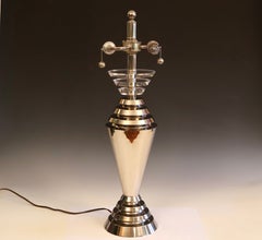 Lampe im Vintage-Art-Déco-Stil aus poliertem Chrom und Lucite von Skyscraper Sunset Lamp Co.