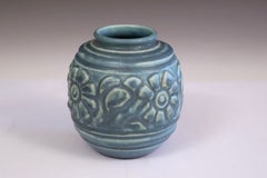 Vaso Rookwood Pottery bicolore blu opaco, stile Arts & Crafts con margherite, 1931 #6230, 4,5"