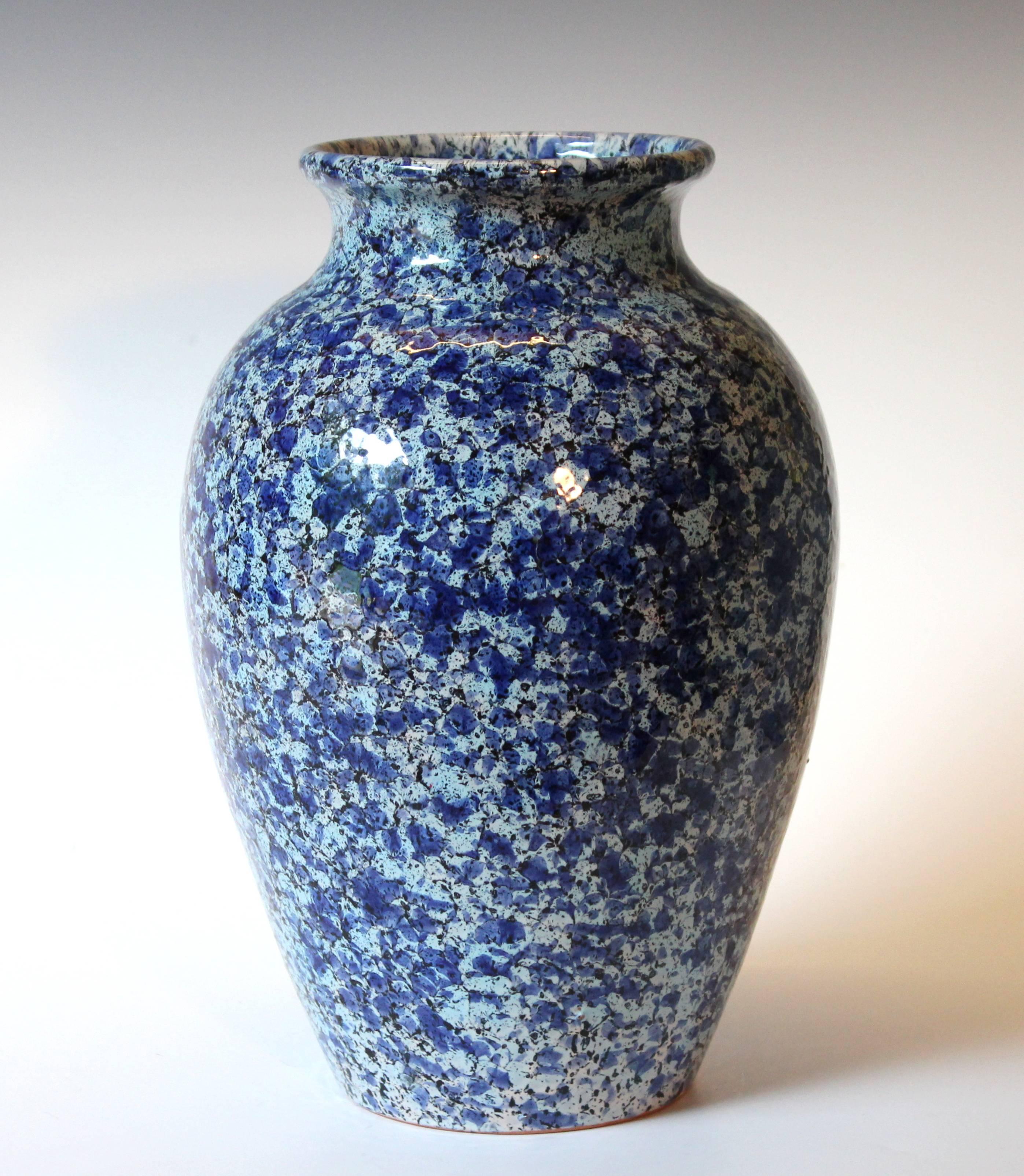 Vintage Italica Ars 1960s Italian Art Pottery Vase Mottled Blue and White Glaze In Excellent Condition For Sale In Wilton, CT
