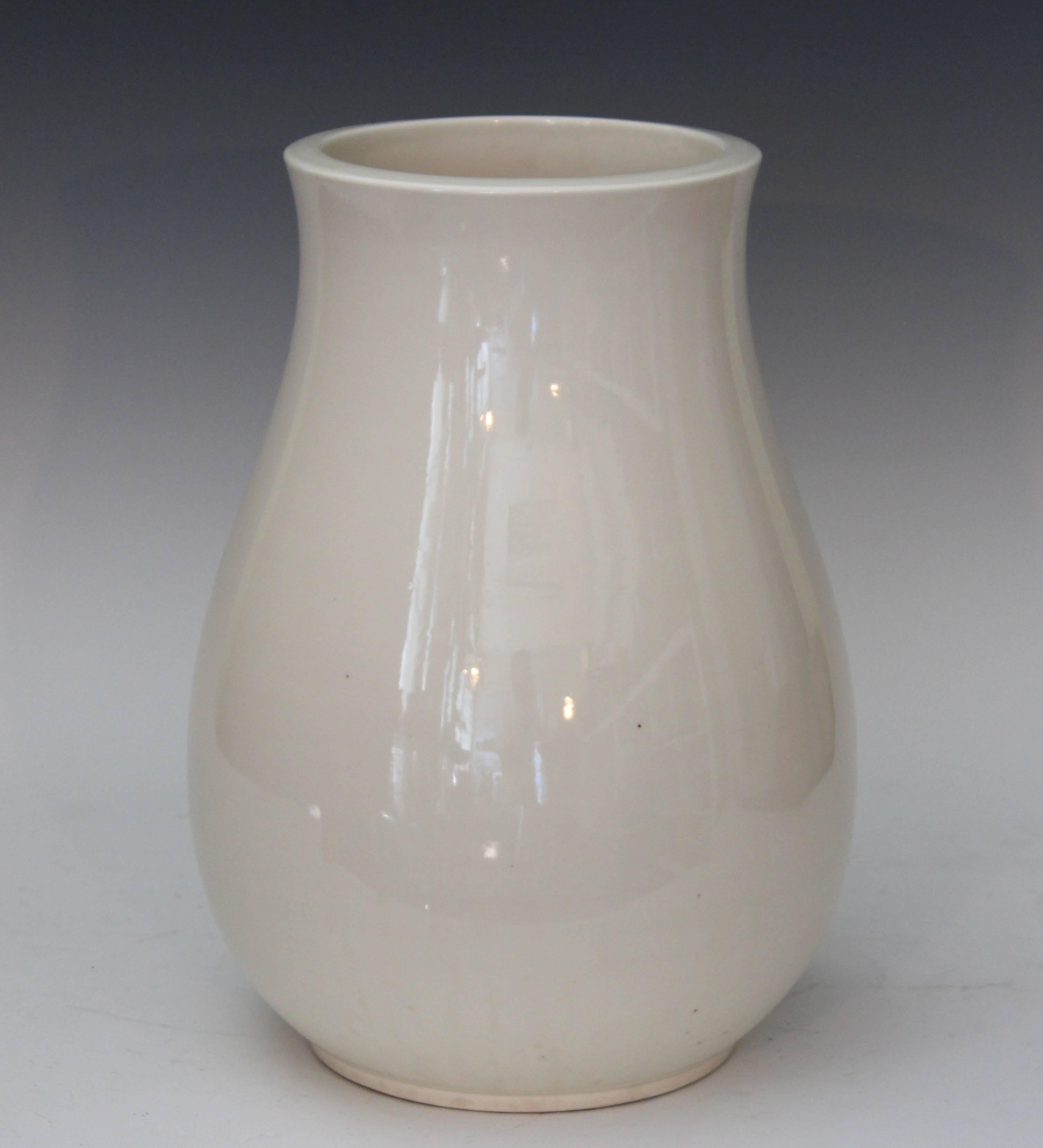 blanc de chine vase