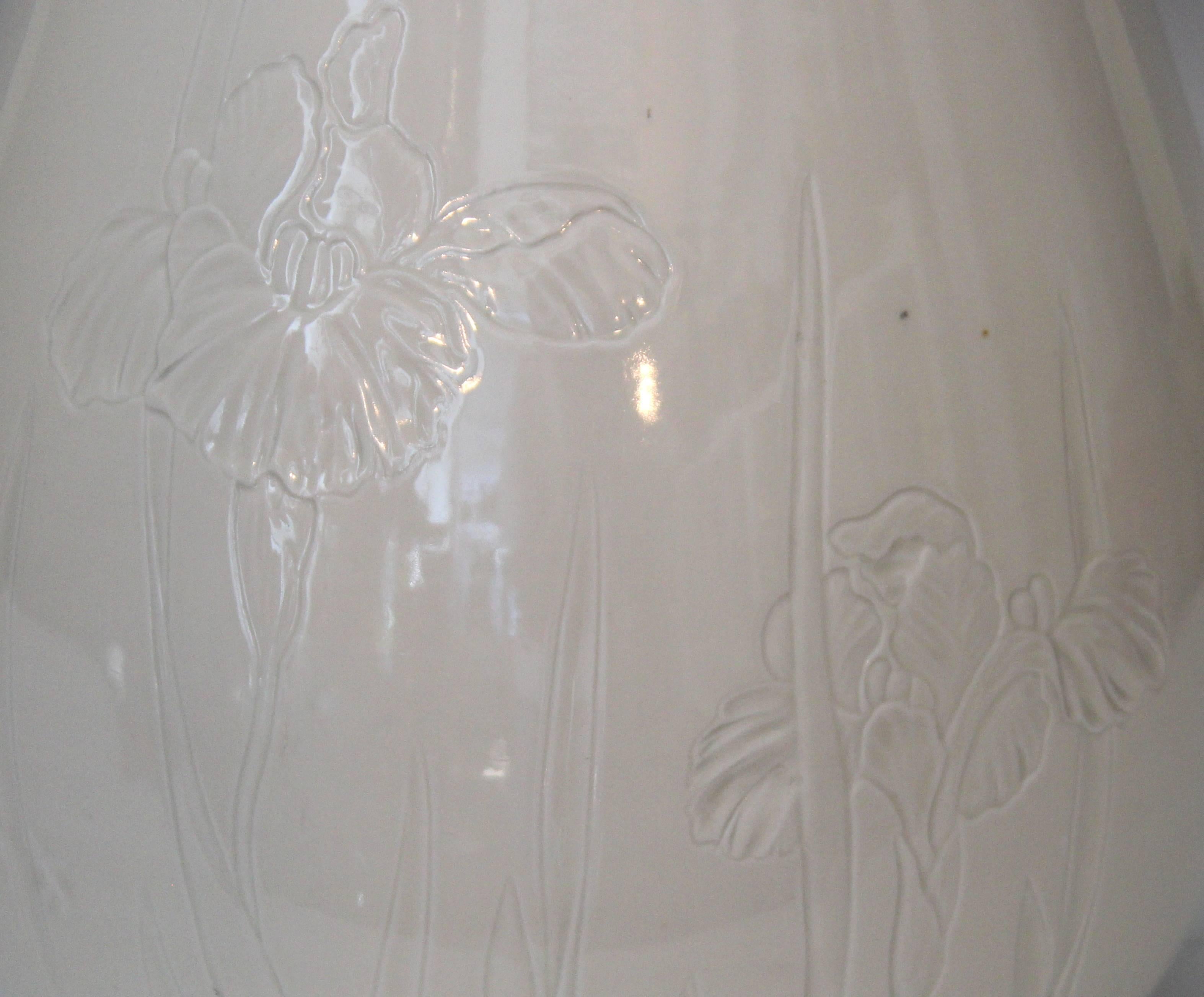 Antique Japanese Carved Studio Blanc de Chine Porcelain Vase In Excellent Condition For Sale In Wilton, CT
