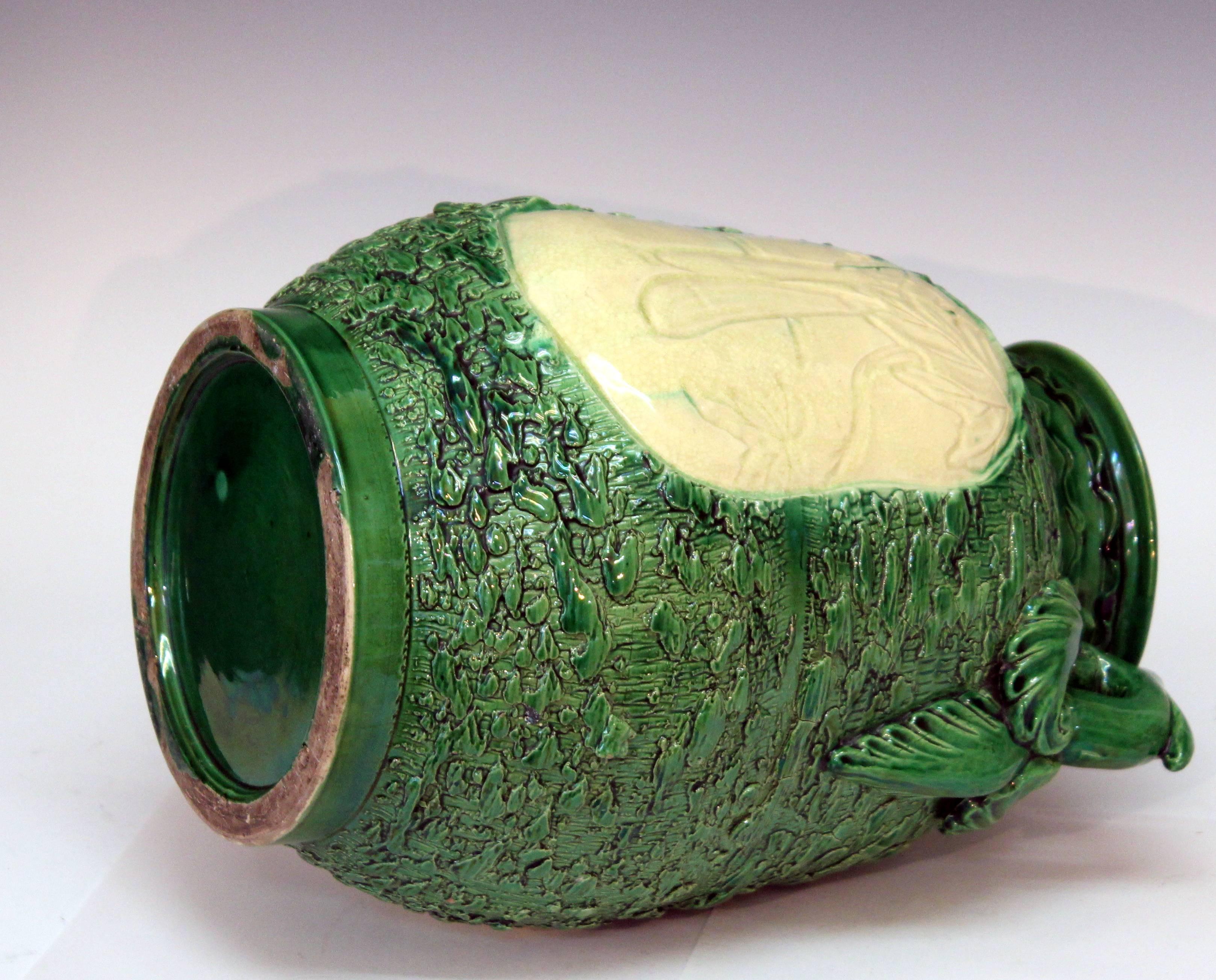 Awaji Pottery - Grand vase inhabituel en forme de grenouille sculpté Excellent état - En vente à Wilton, CT