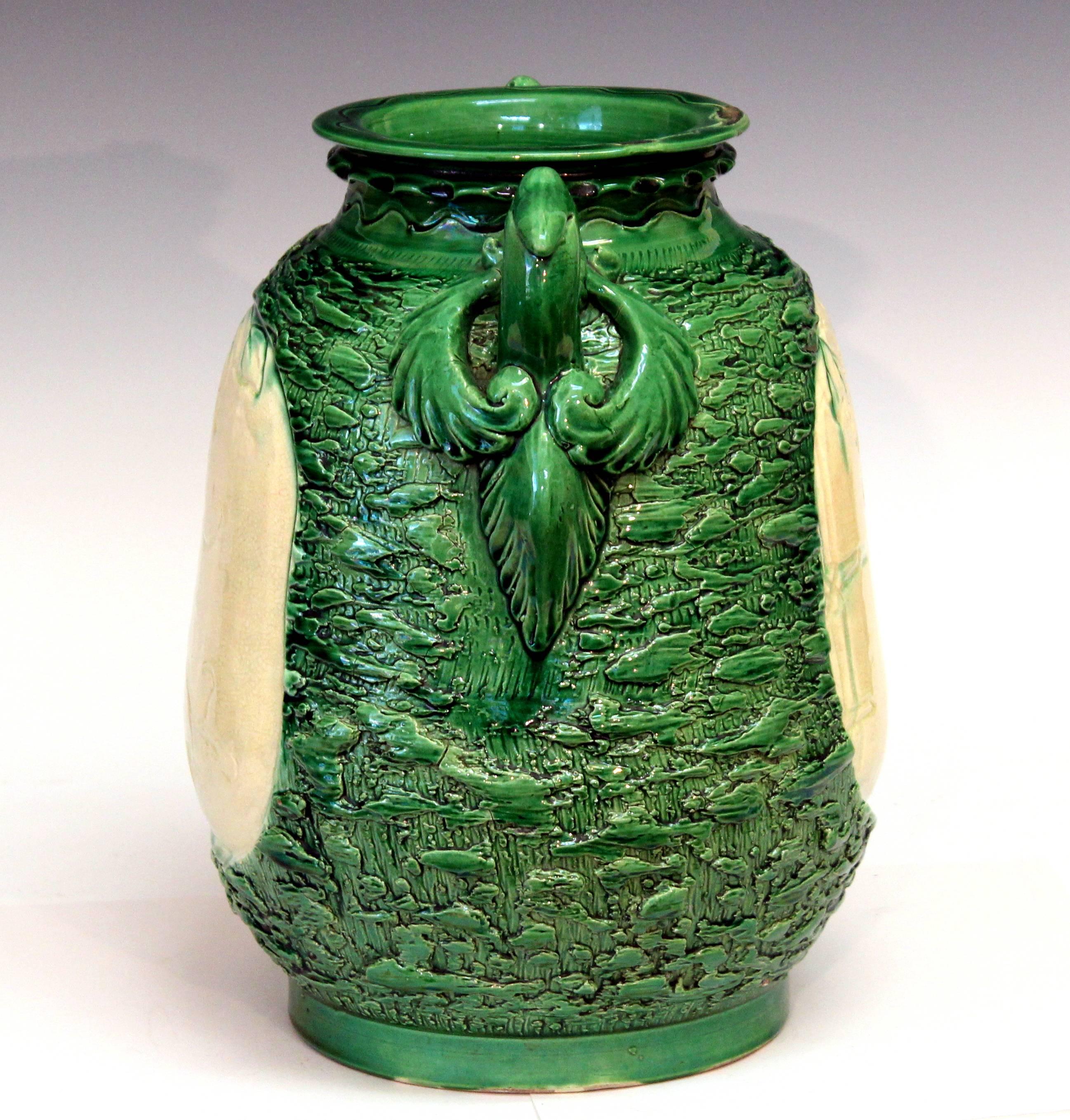 Japonais Awaji Pottery - Grand vase inhabituel en forme de grenouille sculpté en vente
