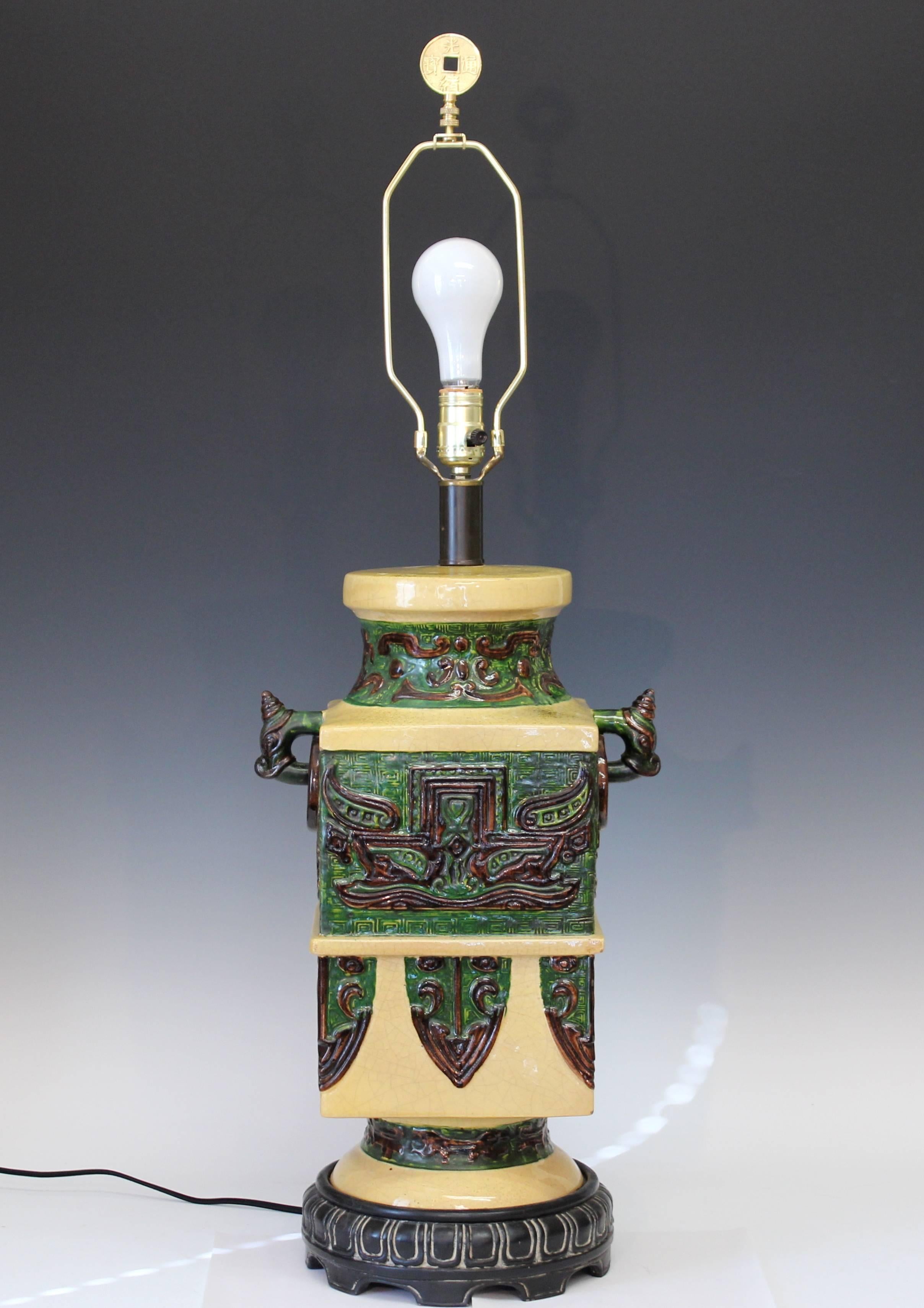 Molded Zaccagnini Vintage Italian Pottery Ming Style Lamp