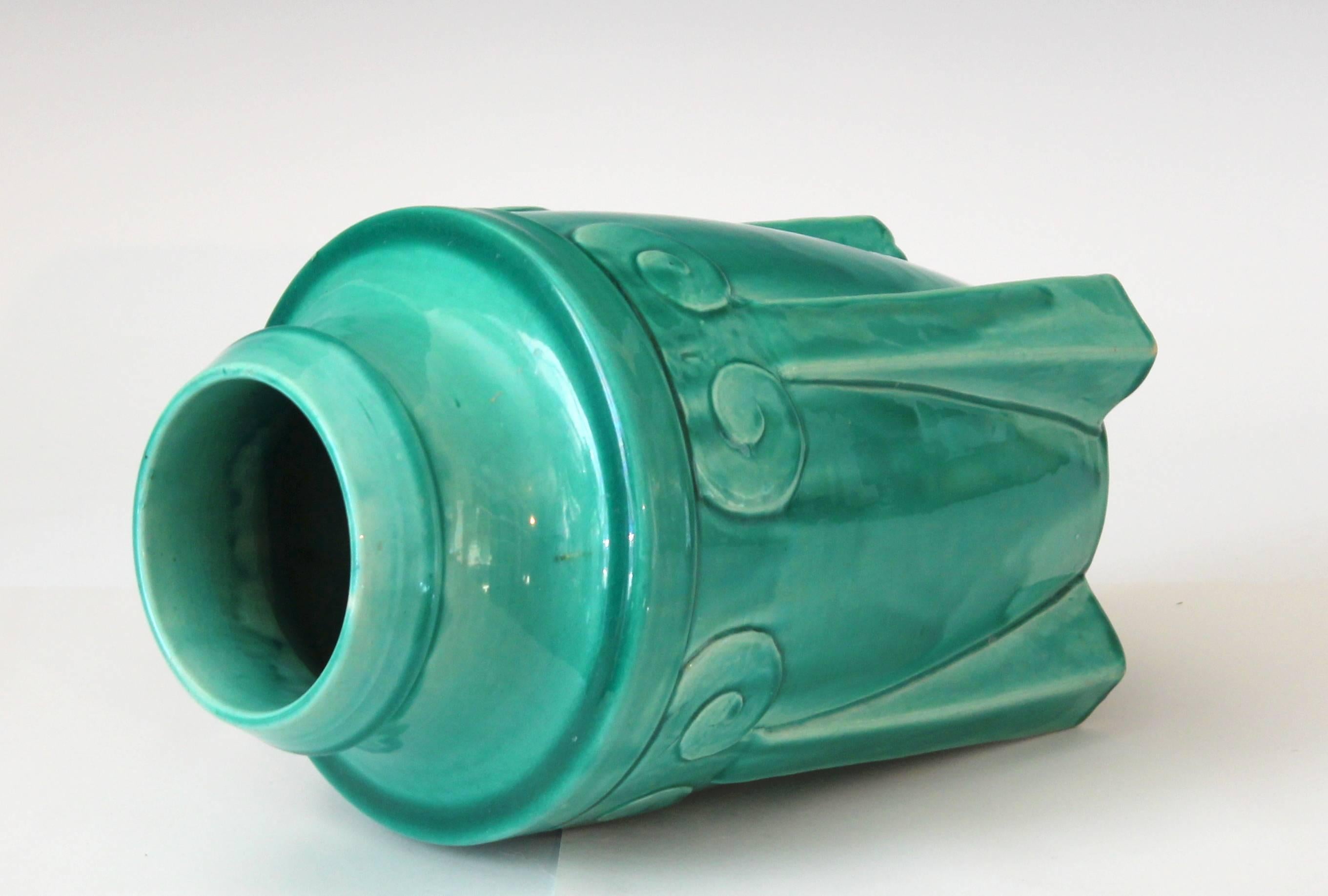 Awaji Pottery Japanese Art Deco Rocket Form Vase In Excellent Condition For Sale In Wilton, CT