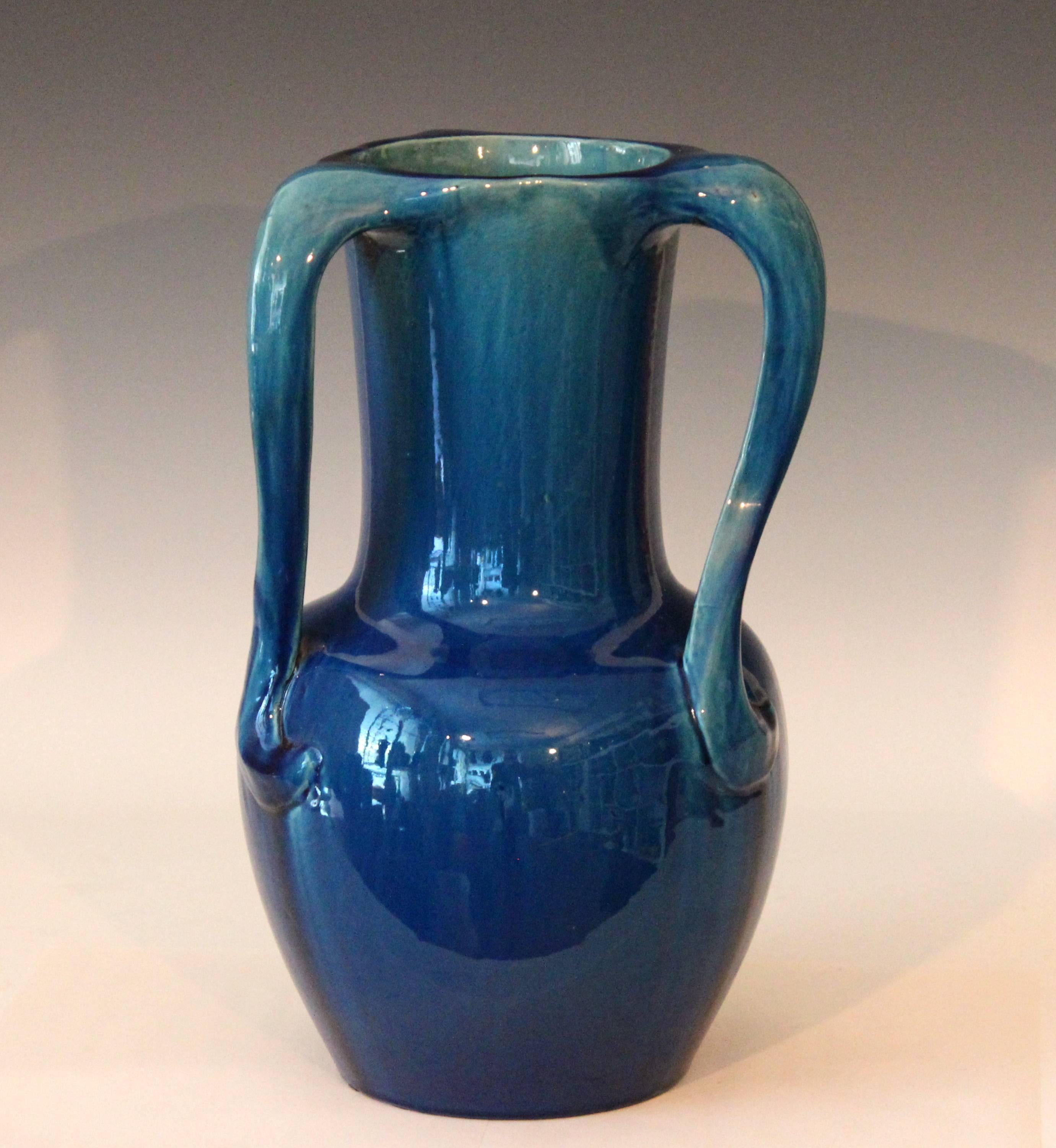Large Kyoto pottery Art Nouveau vase with lyrical S handles joining the rim to the body and finished in rich blue monochrome glaze with fine crackle, circa 1910. 14 1/2