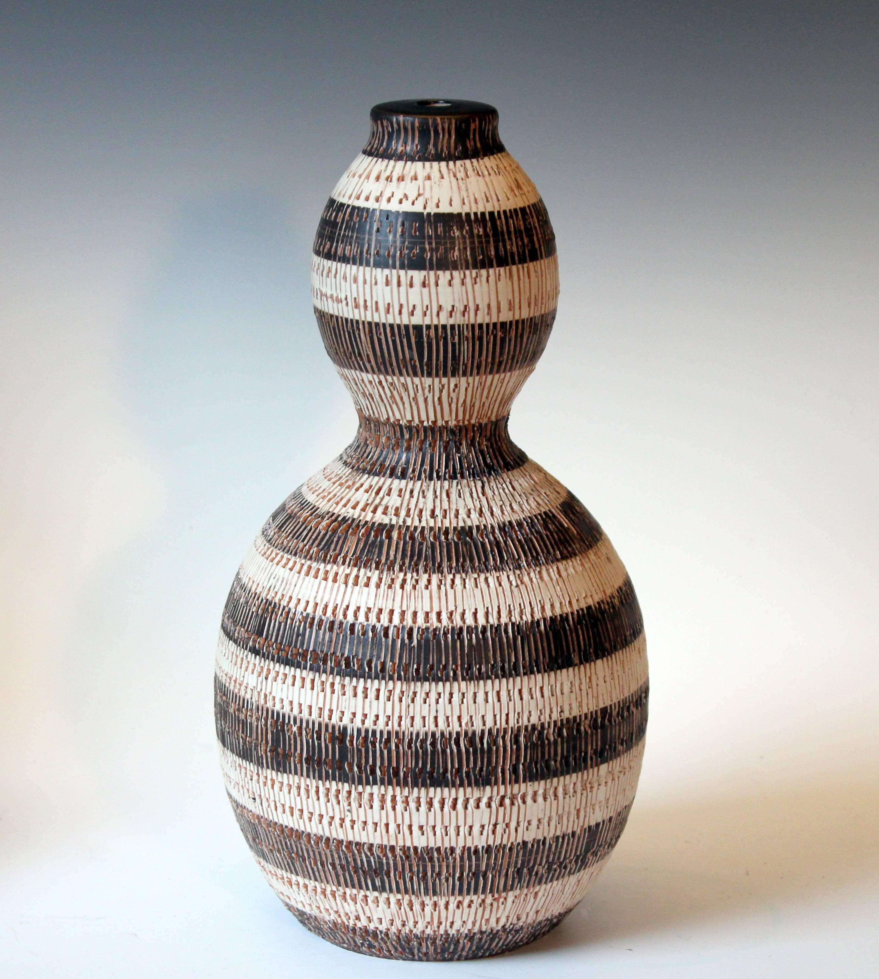 Bitossi pottery lamp base in double gourd form with incised seta decor and glazed horizontal bands, circa 1960s. Measures: 15 1/2