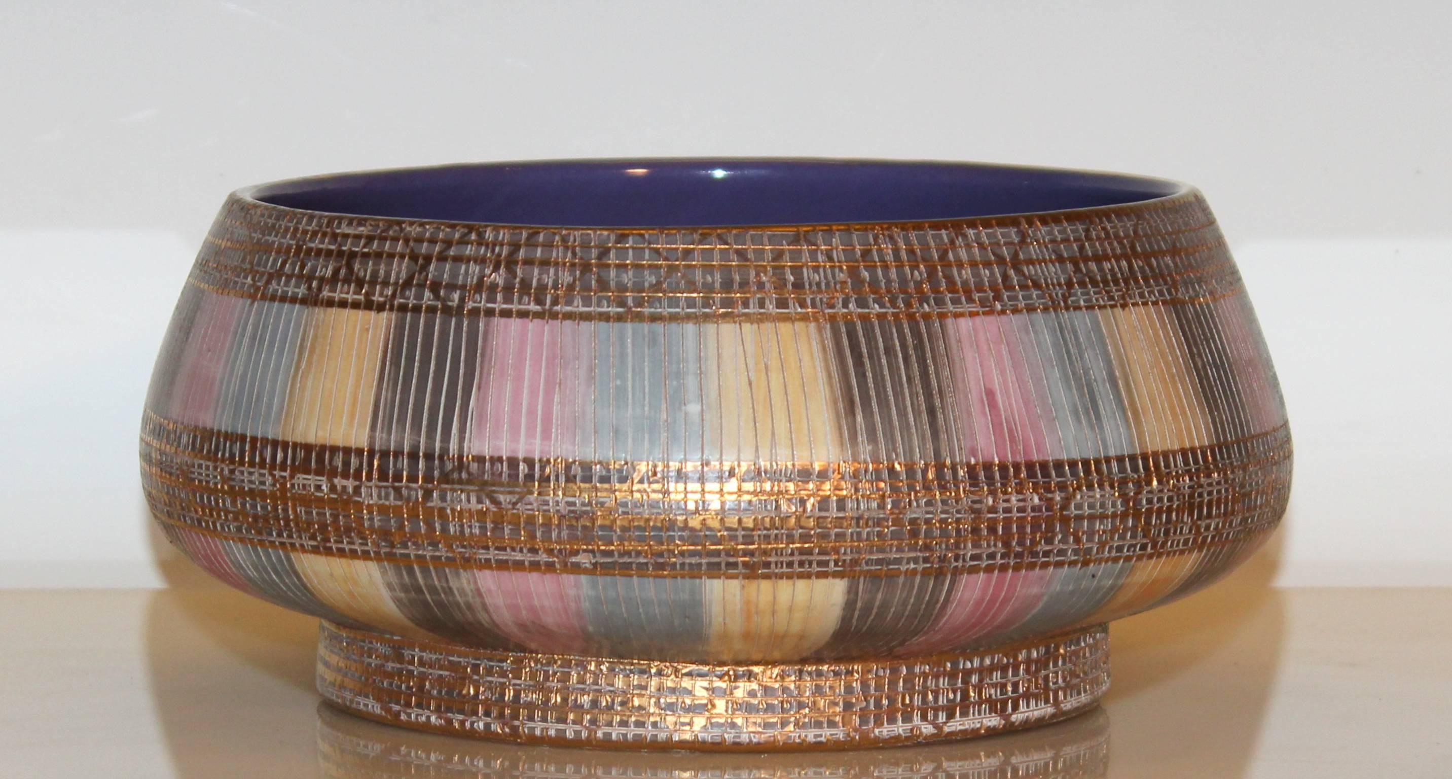 Vintage Bitossi Seta decor console or centrepiece bowl, circa 1950s-1960s. Finely incised decoration over pastel colors and with gilt highlights.Measures: 4 1/2" high, 10" diameter. Original paper export label. Excellent condition.