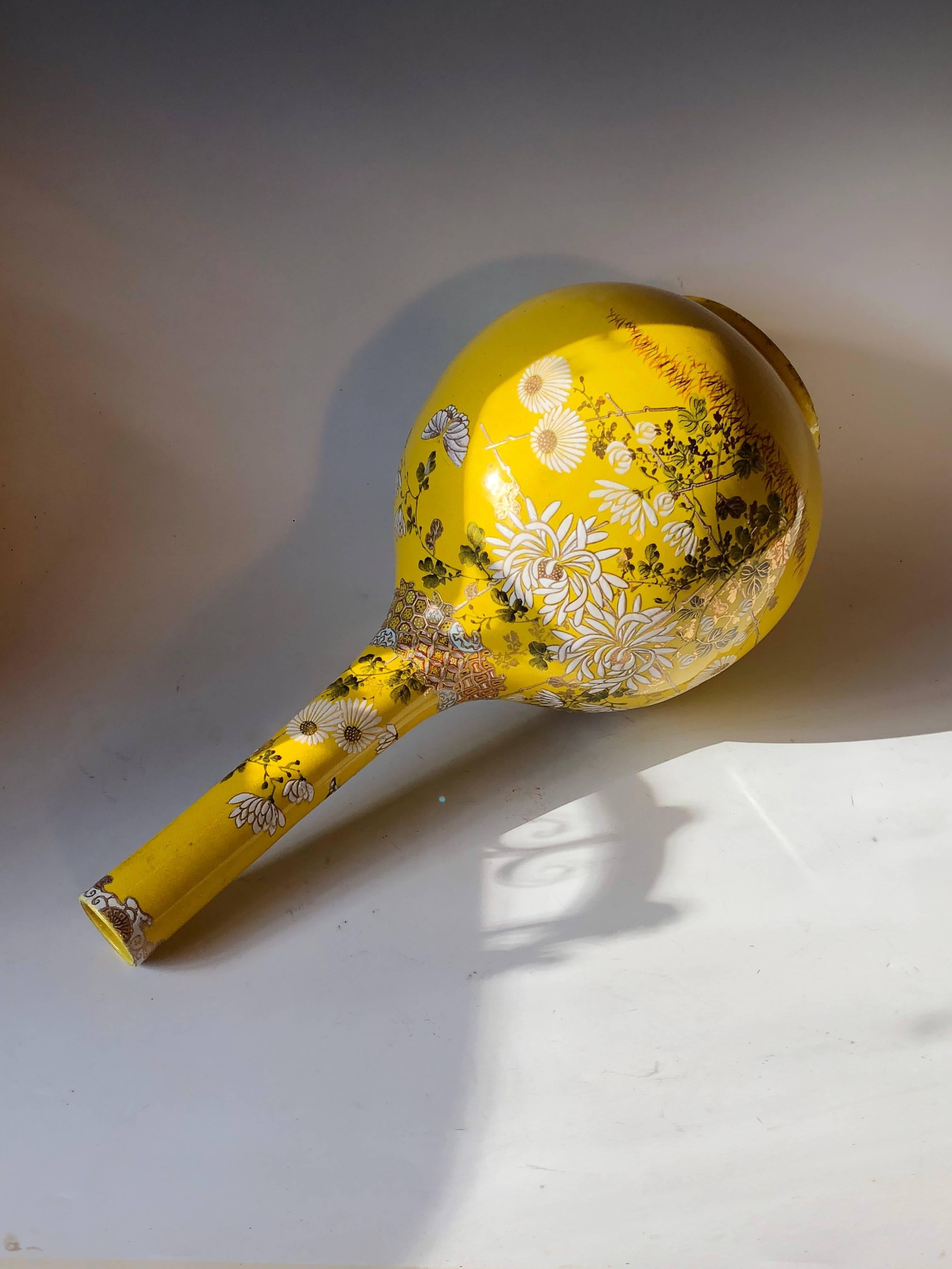 Antique Japanese Kyoto Satsuma Pottery Atomic Yellow Long Neck Point Bottle Vase In Excellent Condition In Wilton, CT