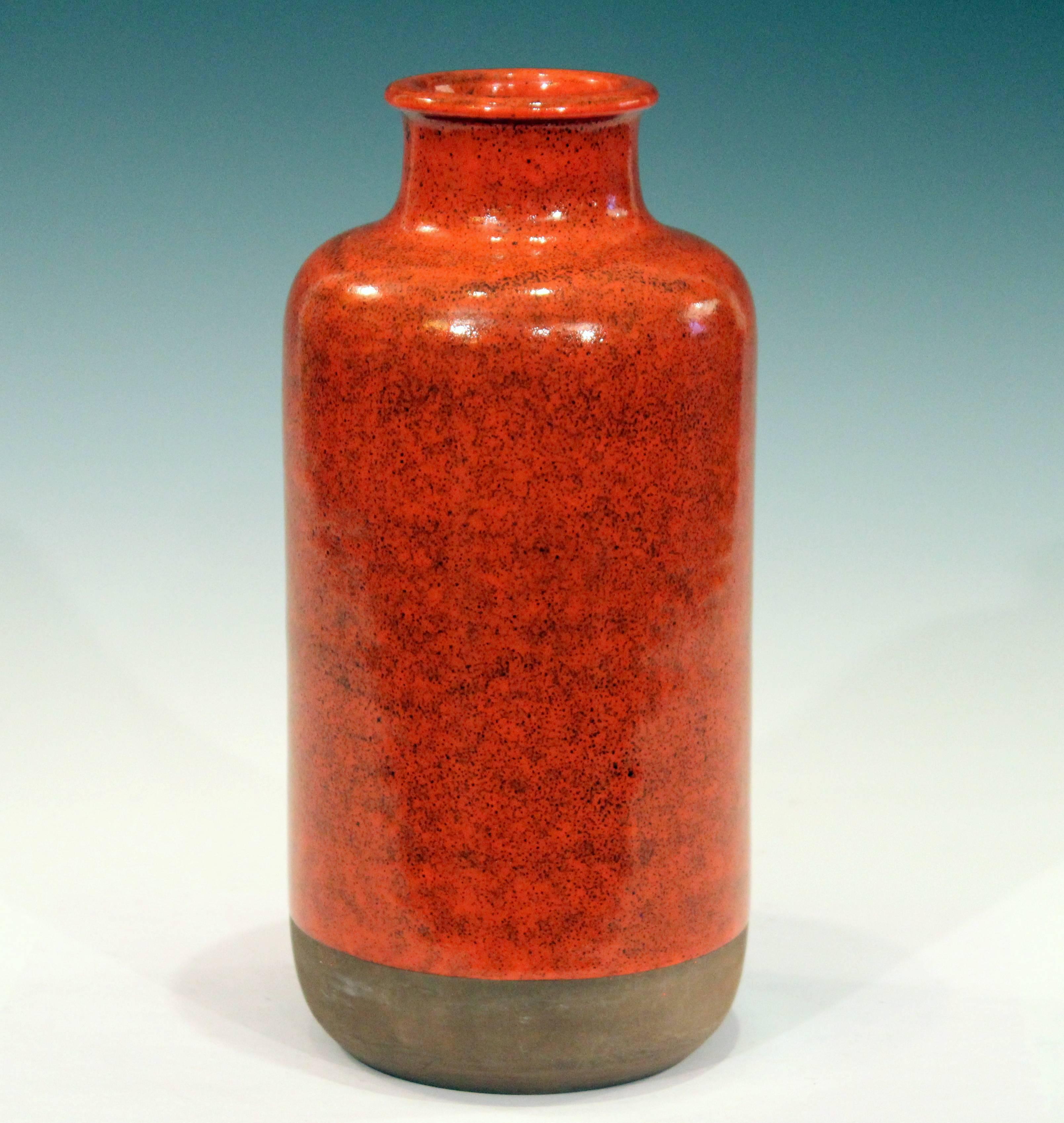 Vintage Bitossi in mottled orange / red glaze, circa early 1960s. Sophisticated, hand-turned and slightly tapered bottle form with rolled lip and hot glaze suspended just above the footrim. With the earlier red clay and original Bitossi inventory