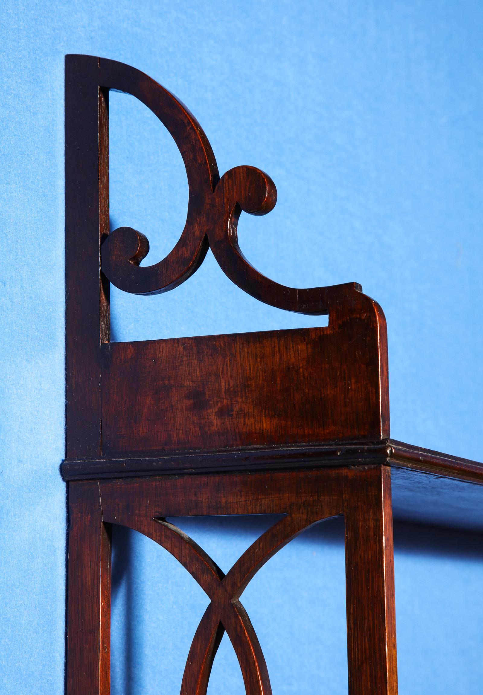 Mid-18th Century Chinese Chippendale Mahogany Hanging Shelves, English, circa 1765 For Sale