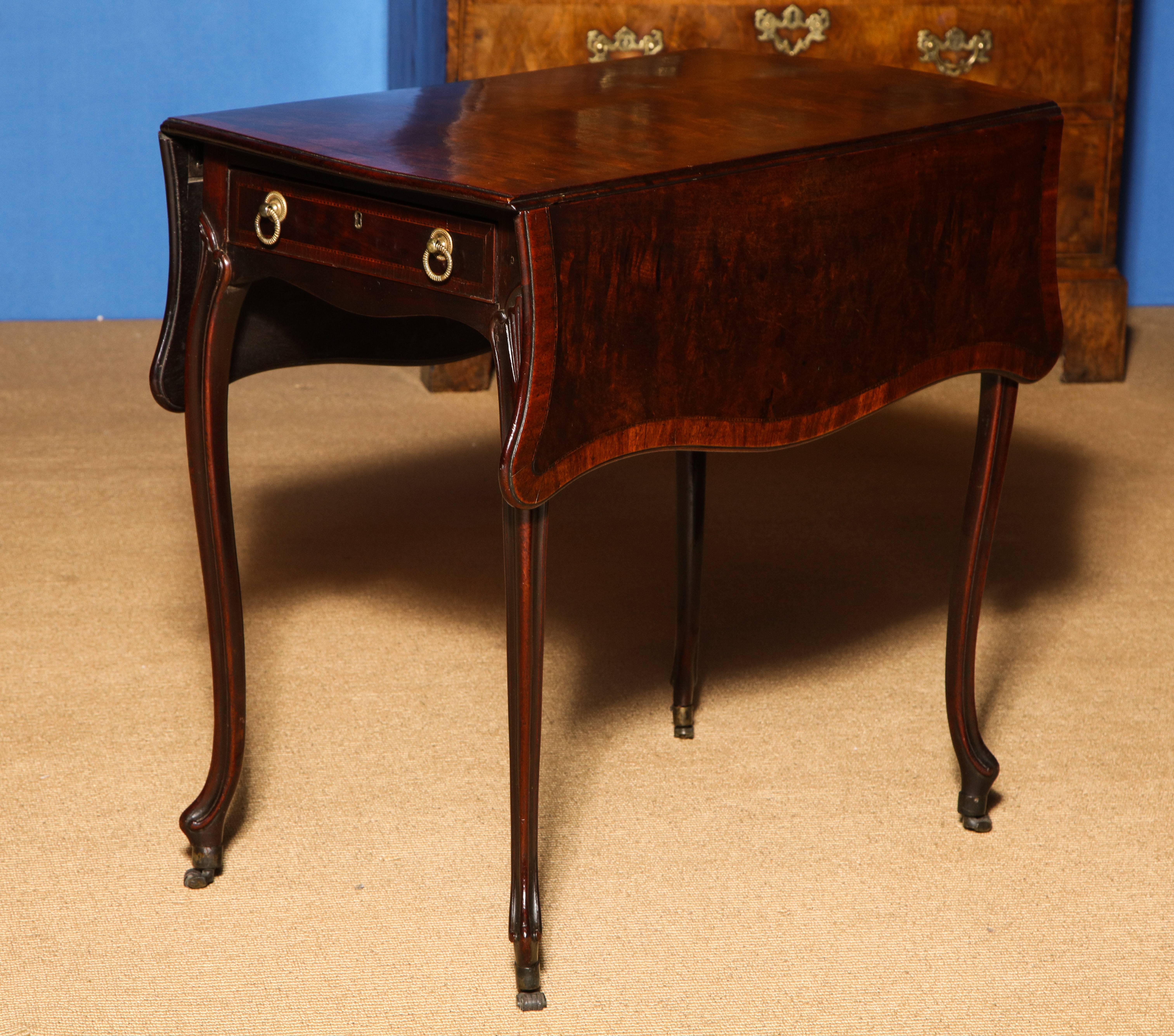 Hepplewhite French Taste Period Mahogany Pembroke Table, English, circa 1775 In Excellent Condition For Sale In New York, NY