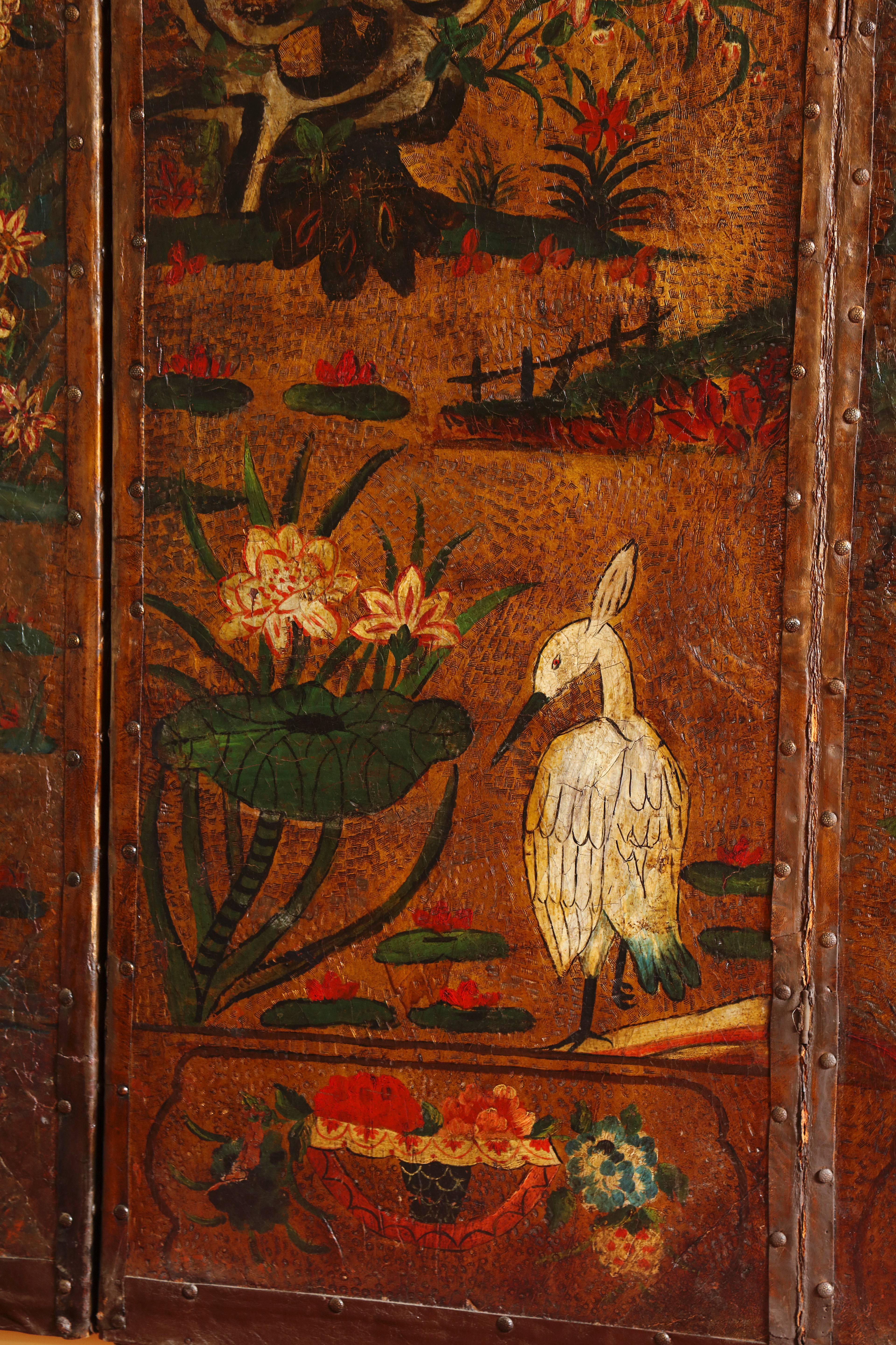 English Six Panel Chinoiserie Polychrome Decorated Leather Screen, circa 1700 In Excellent Condition For Sale In New York, NY