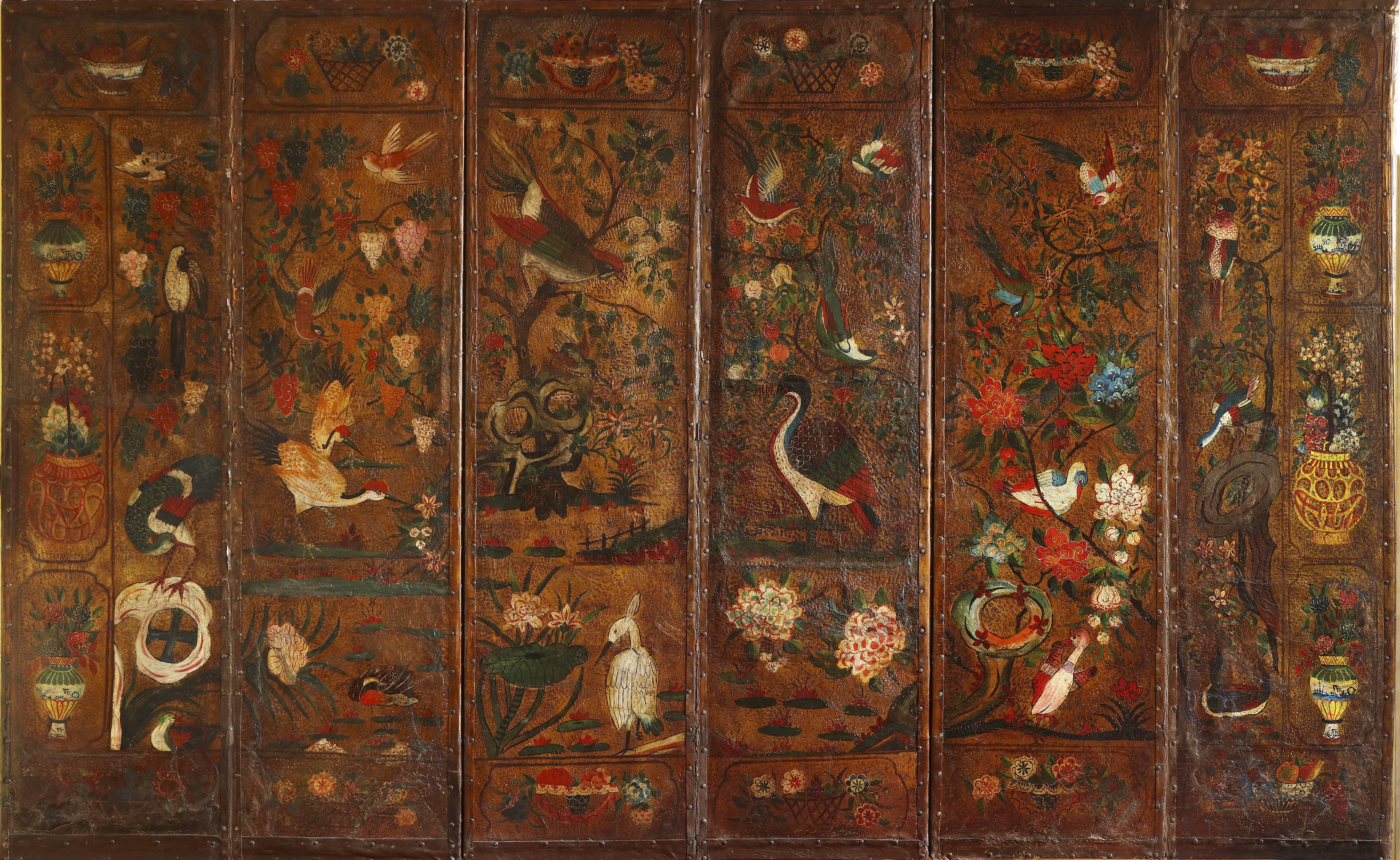 English Six Panel Chinoiserie Polychrome Decorated Leather Screen, circa 1700 For Sale 4