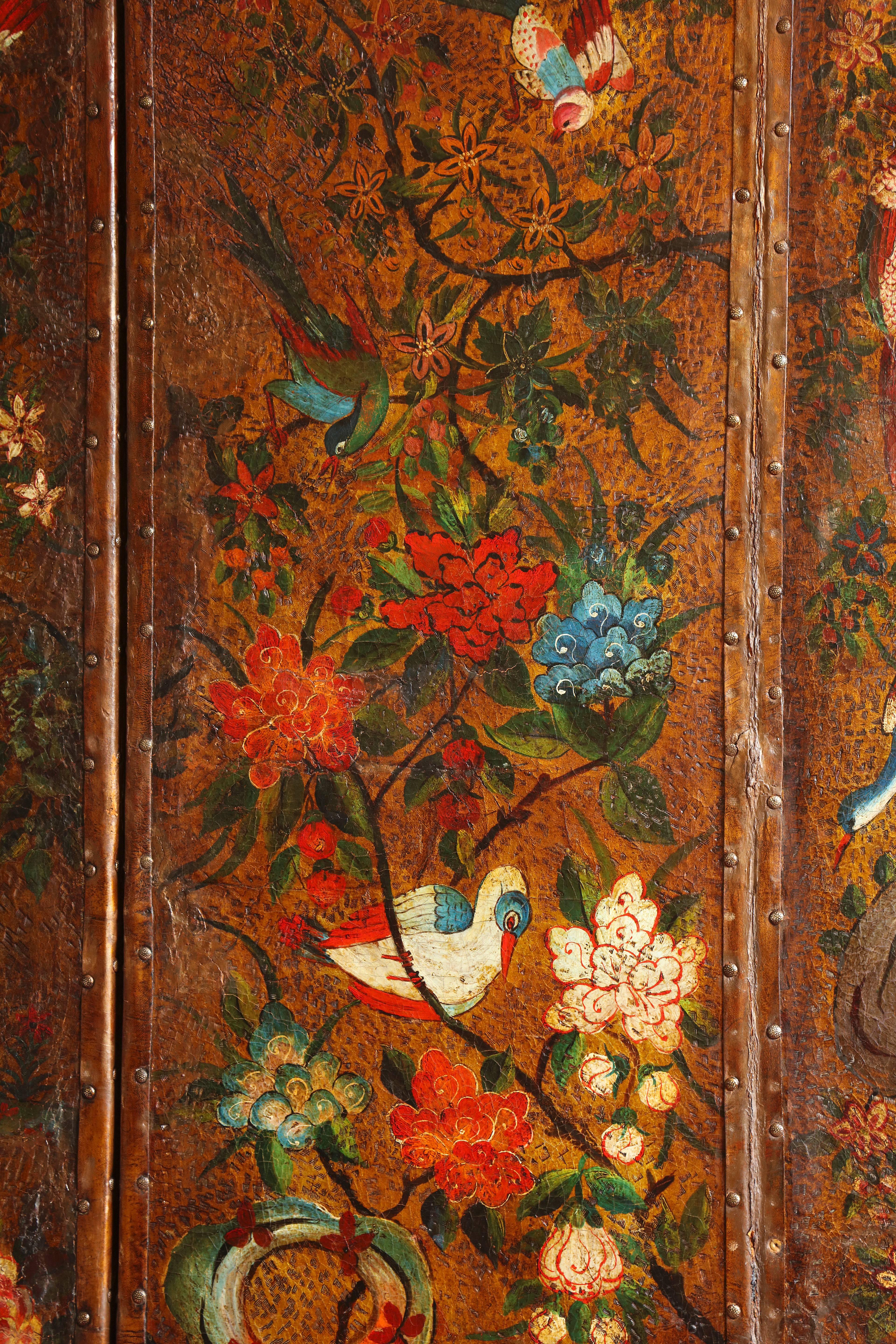 English Six Panel Chinoiserie Polychrome Decorated Leather Screen, circa 1700 For Sale 2