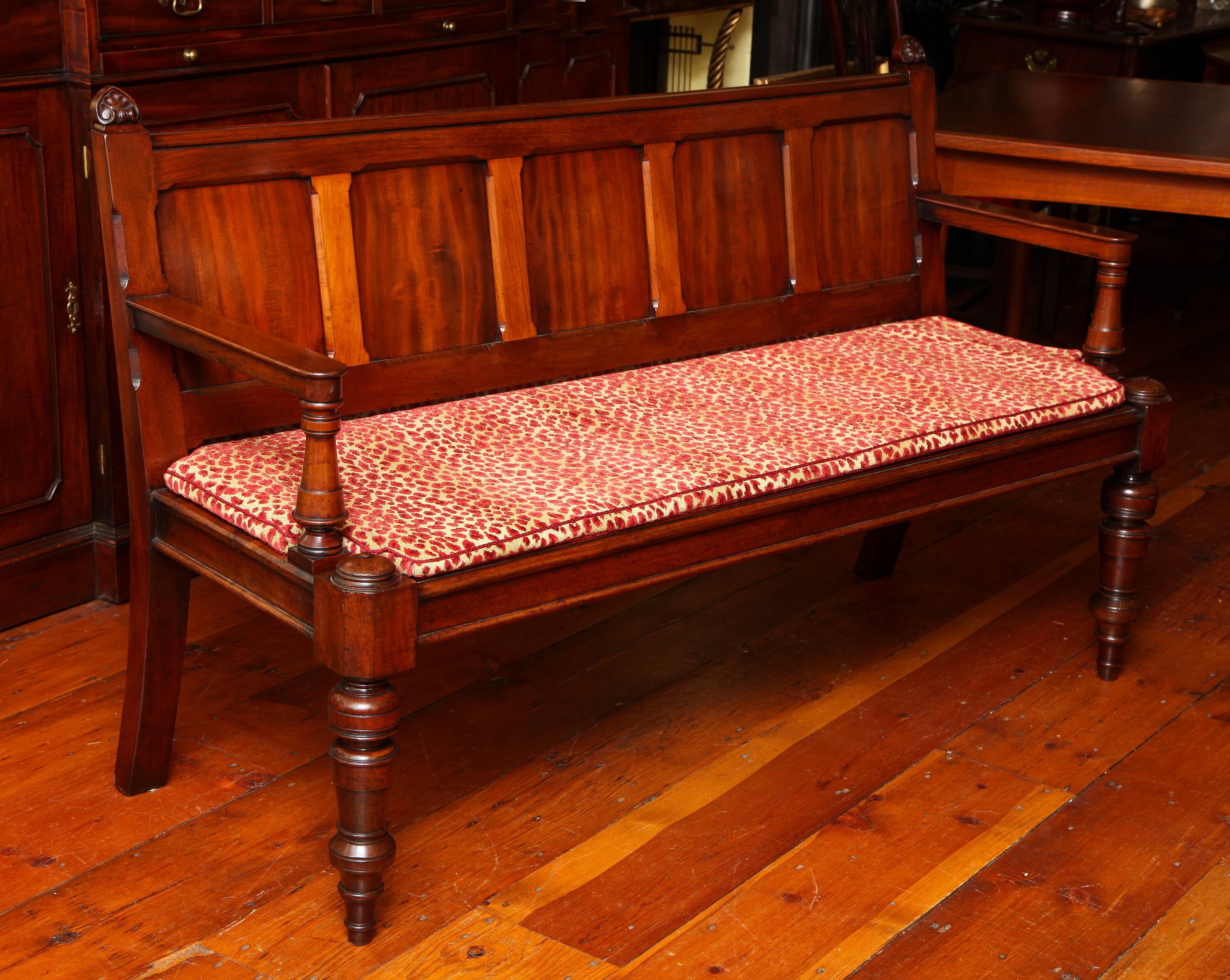 Fine William IV period solid mahogany five panelled back settee, the back having five figured shaped rectangular mahogany panels with anthemion carved posts and plank arms with turned posts, on heavily turned tapering front legs, English, circa