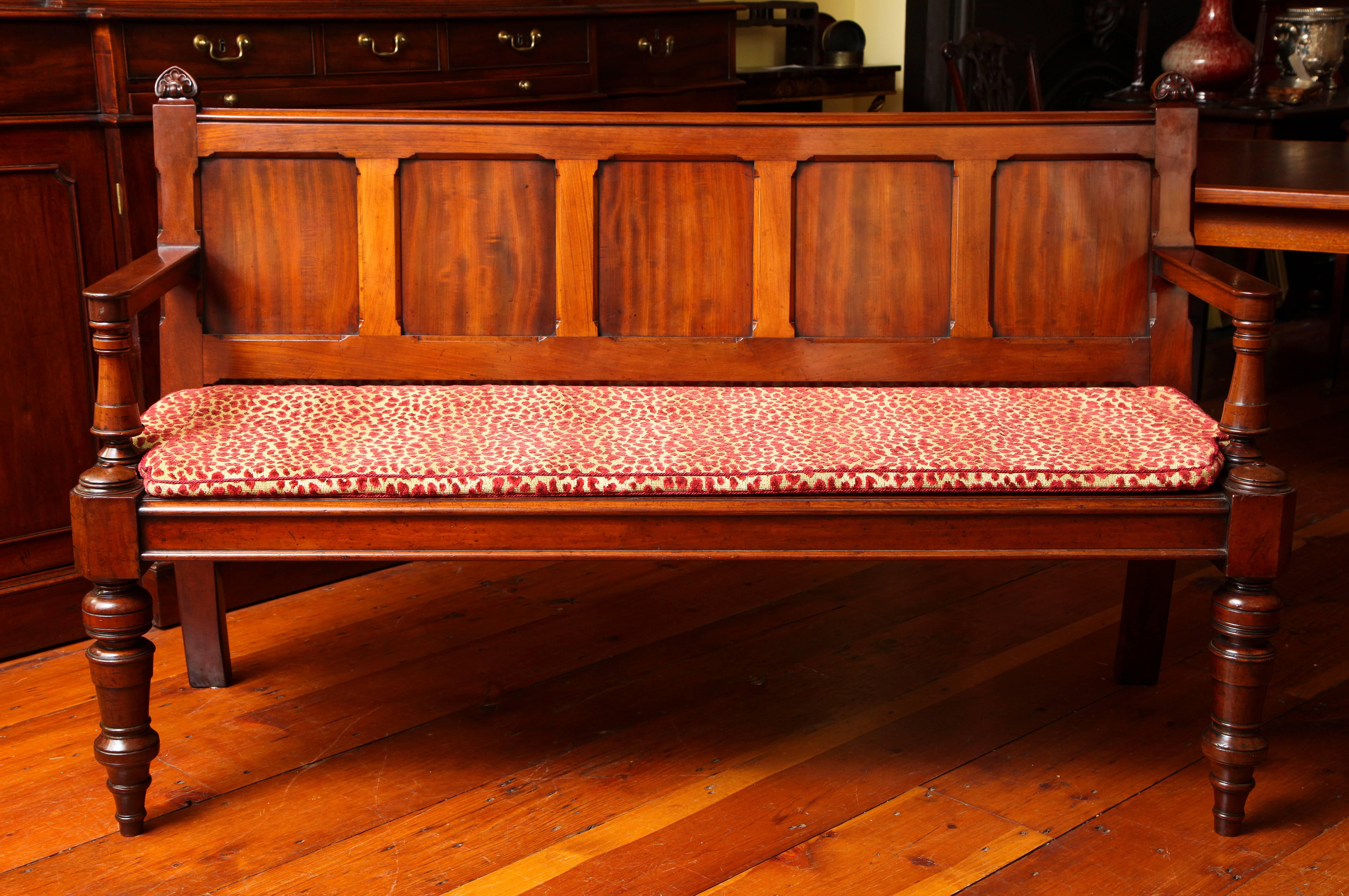 Fine William IV Period Solid Mahogany Five-Panelled Back Settee In Excellent Condition In New York, NY