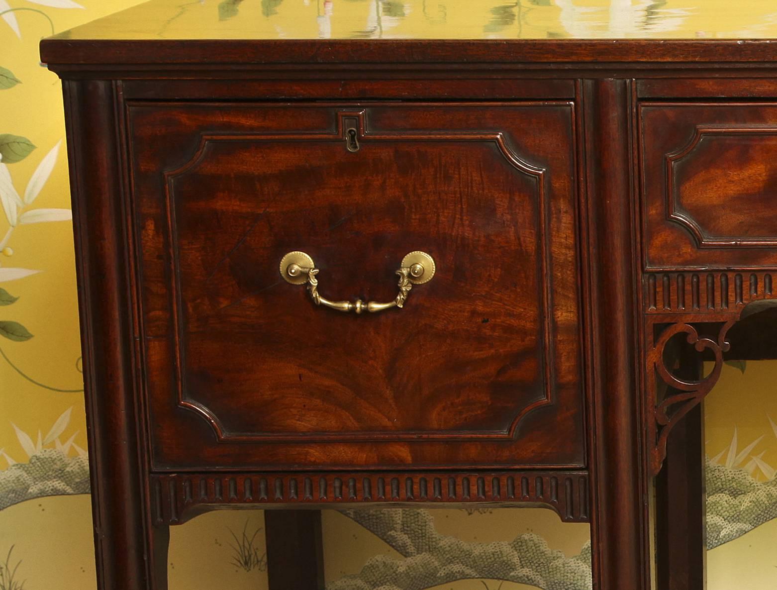 English Fine Chippendale Period Mahogany Sideboard/Wineboard fitted for wine, circa 1760