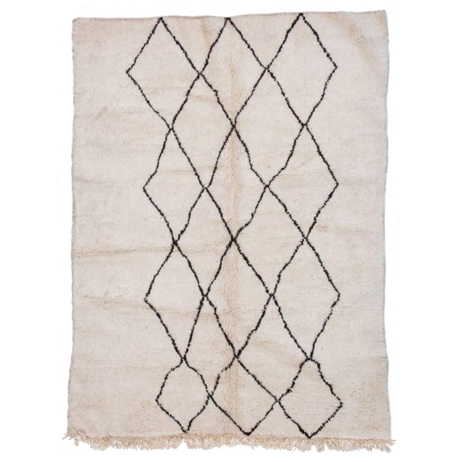 Beni Ourain Moroccan Rug with Three Column Diamond Pattern For Sale