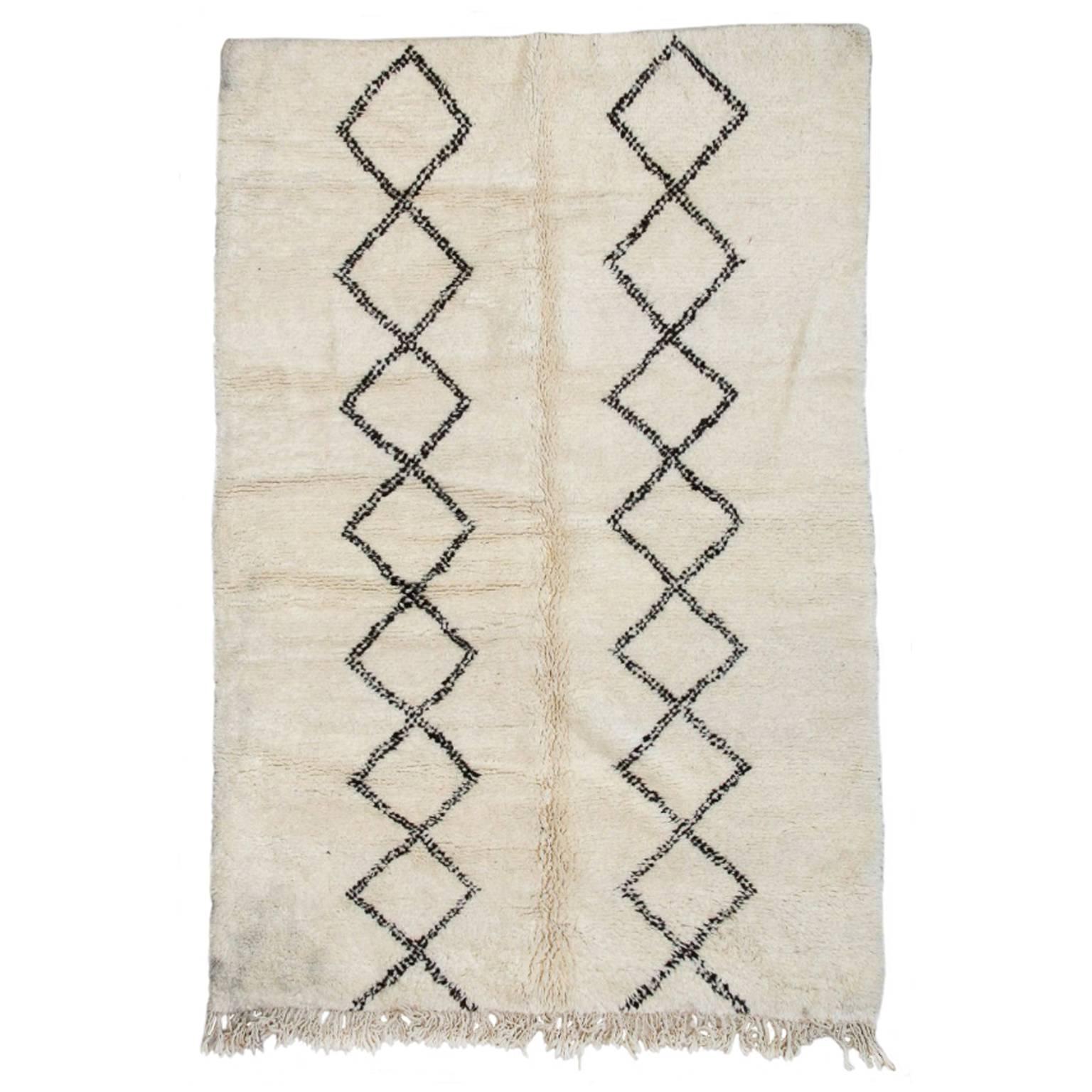 Beni Ourain Moroccan Rug with Two Column Diamond Pattern For Sale