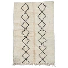 Beni Ourain Moroccan Rug with Two Column Diamond Pattern 4