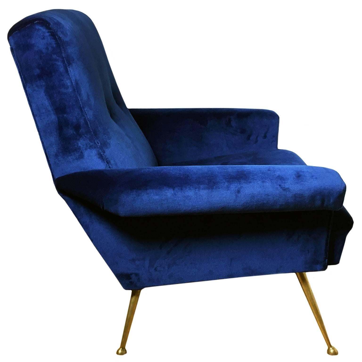 1960s Italian Button Back Club Chair in Blue Velvet In Excellent Condition In New York, NY