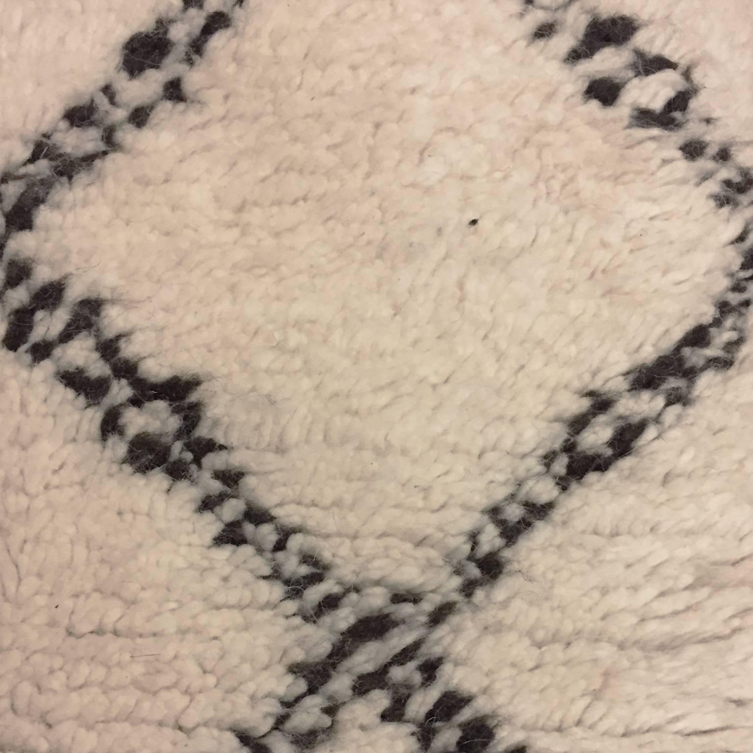Beni Ourain Moroccan rug with two column diamond pattern.