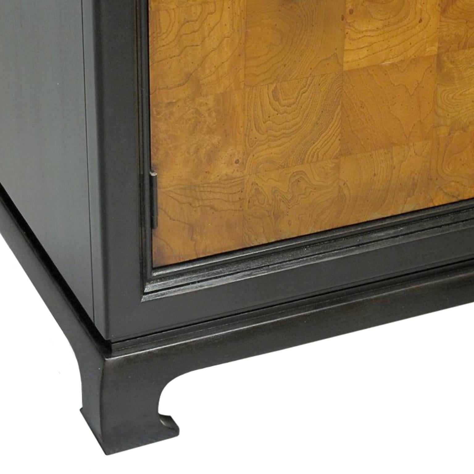 1970s American Chinoiserie Style Burl Wood Cabinet In Good Condition For Sale In New York, NY