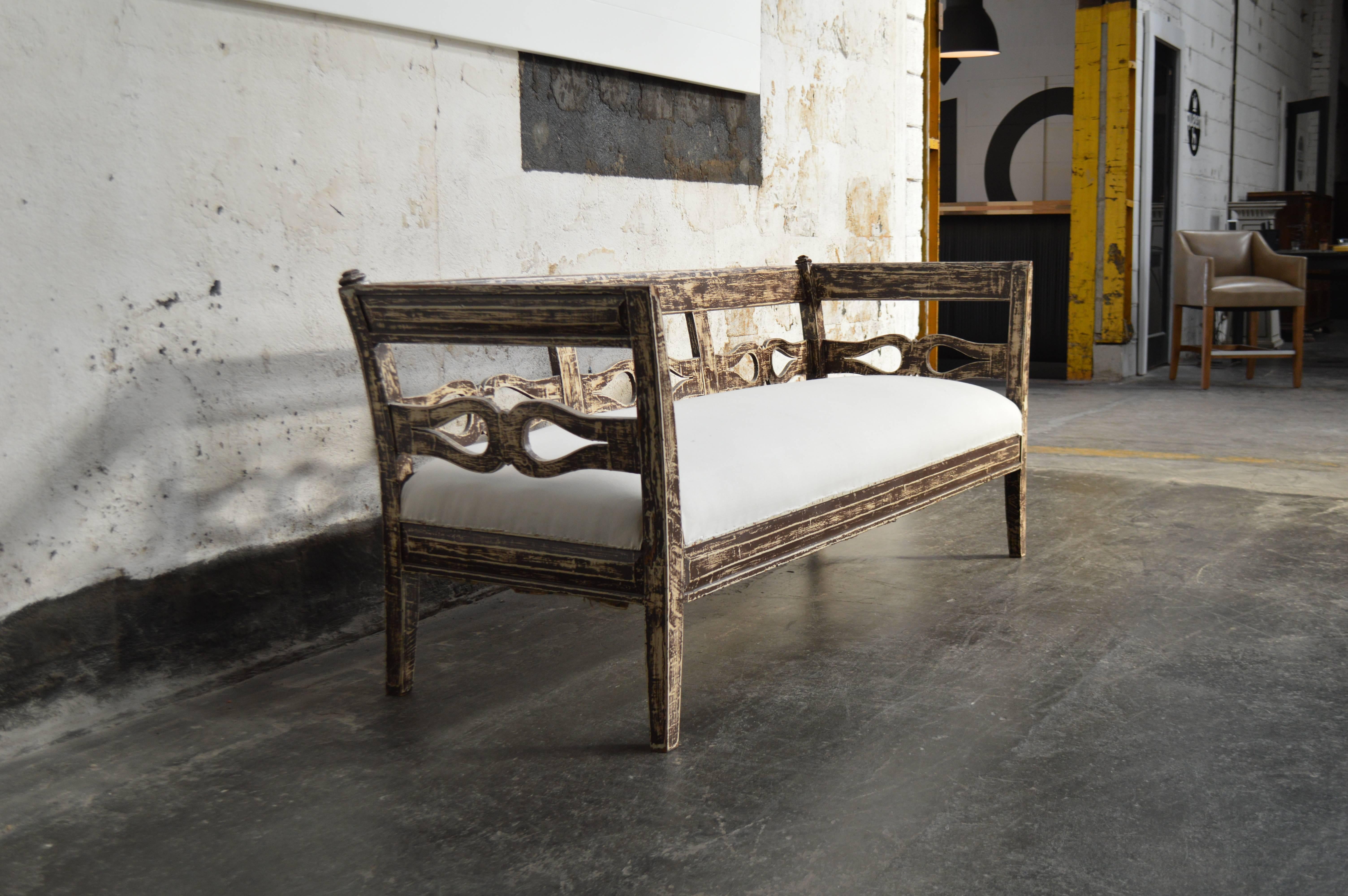 Sale Antique Swedish Country Gustavian Painted Settee In Excellent Condition In Atlanta, GA