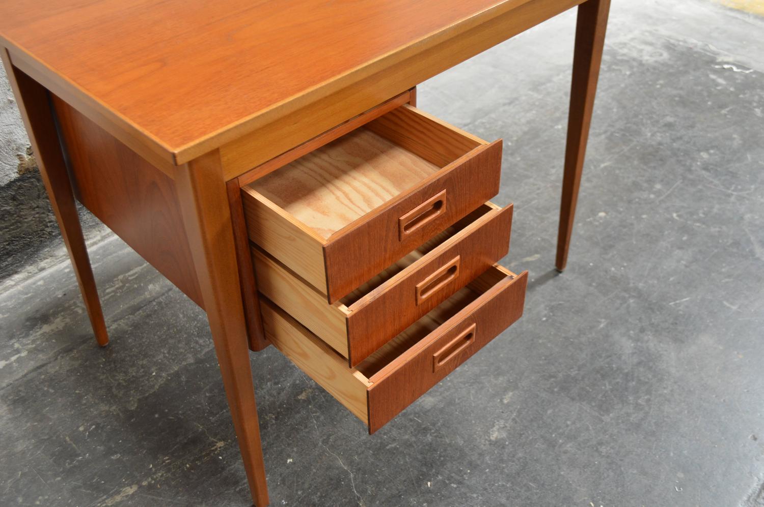 MidCentury Modern Teak Adjustable Drawer Desk For Sale at 1stdibs