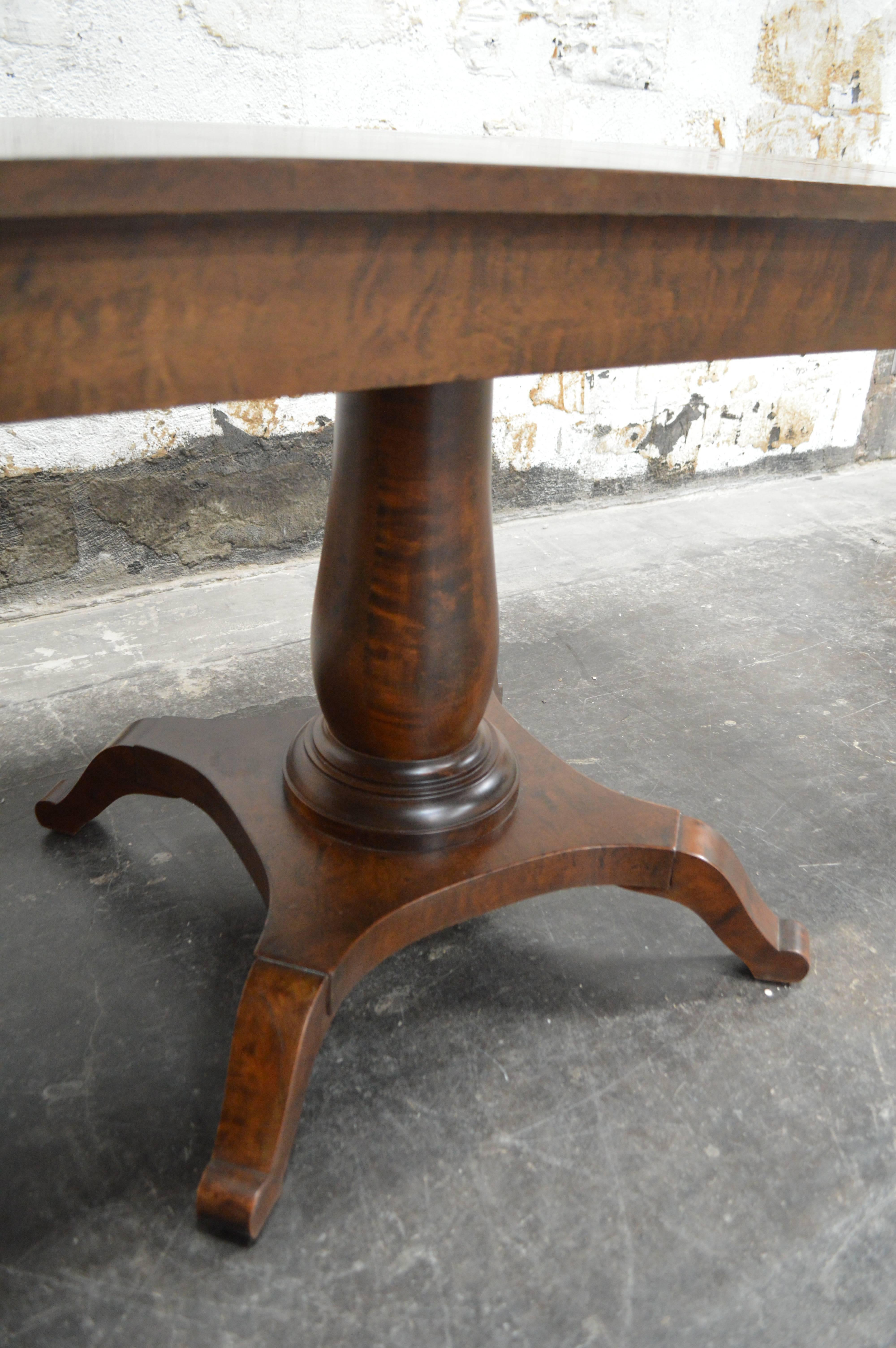 Swedish Karl Johan Biedermeier Drop-Leaf Center Table In Excellent Condition For Sale In Atlanta, GA