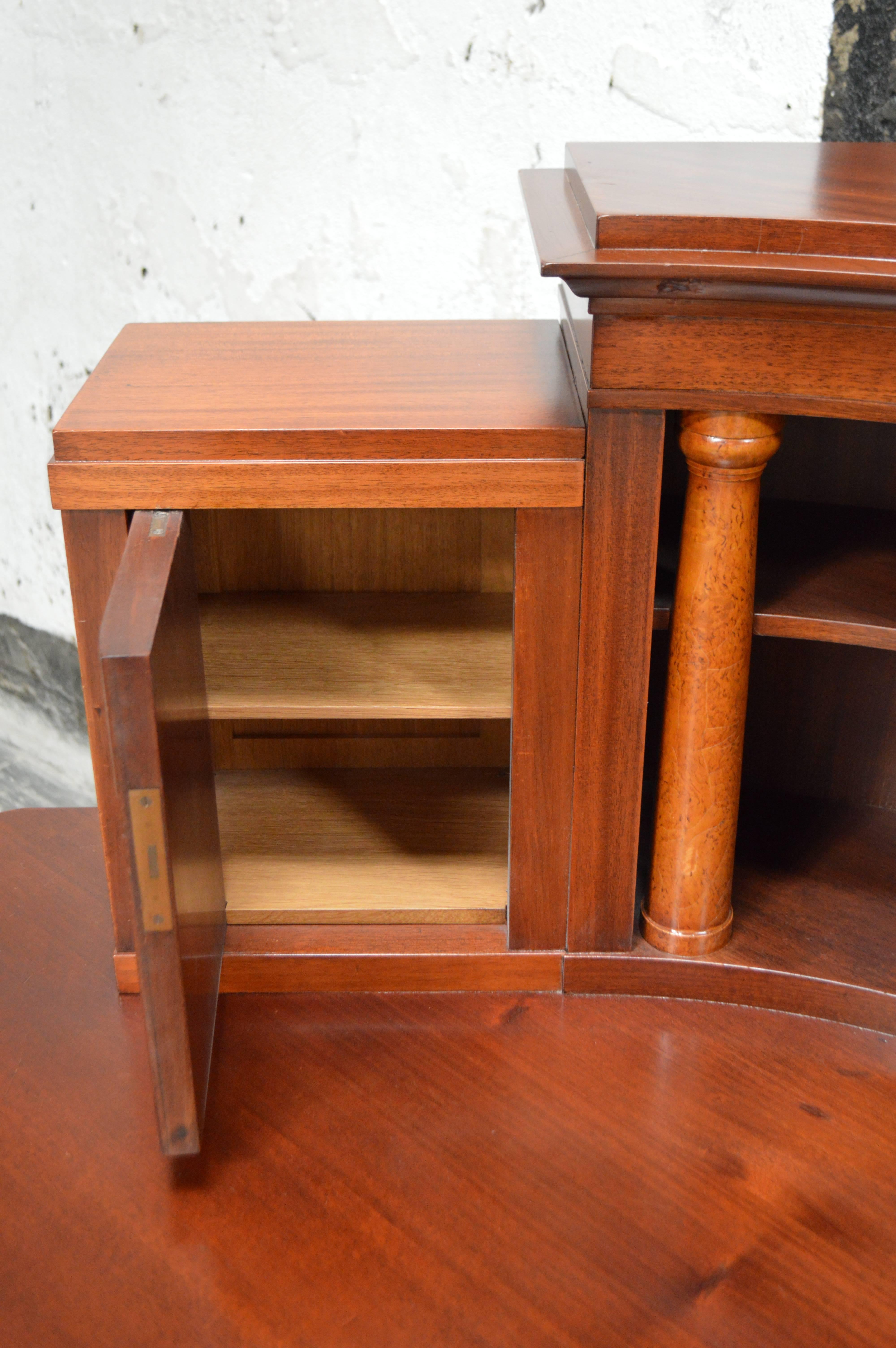 Antiker schwedischer Sekretär-Schreibtisch aus Mahagoni im neoklassischen Stil (Neoklassisch) im Angebot