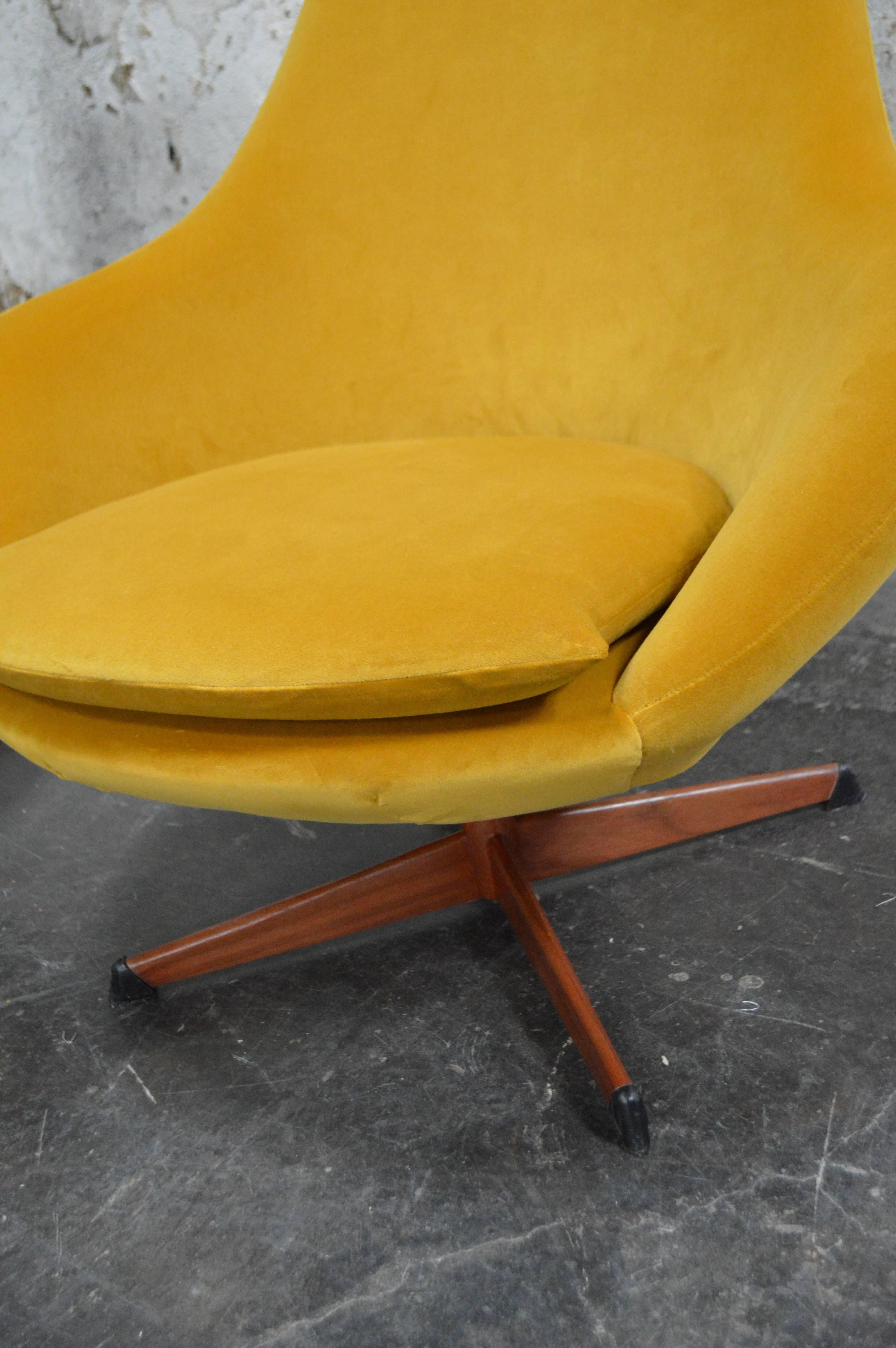 Swedish Pair of Midcentury Scandinavian Modern Swivel Chairs in Mustard Velvet