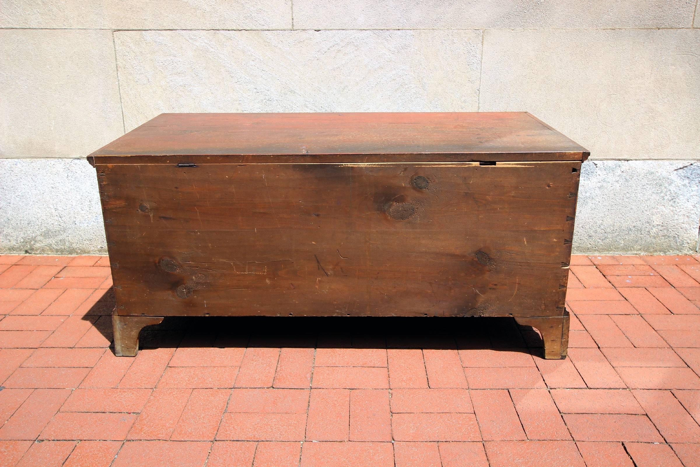 Paint Decorated Blanket Chest, American, circa 1825 For Sale 2