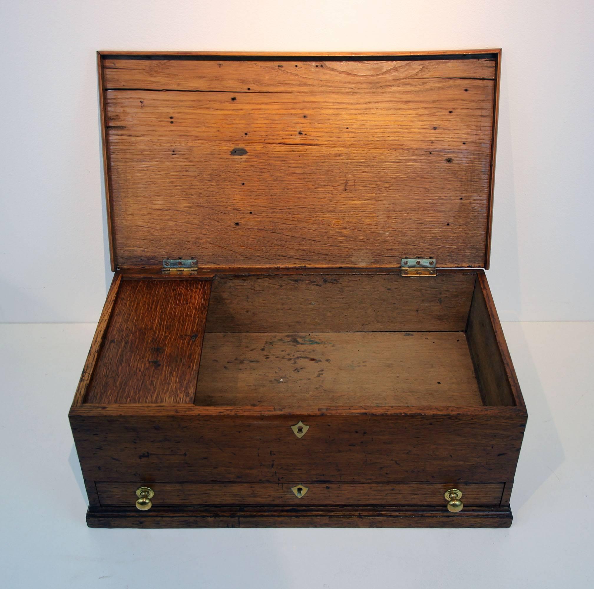 19th Century, American Oak Artist's Box In Excellent Condition In Philadelphia, PA