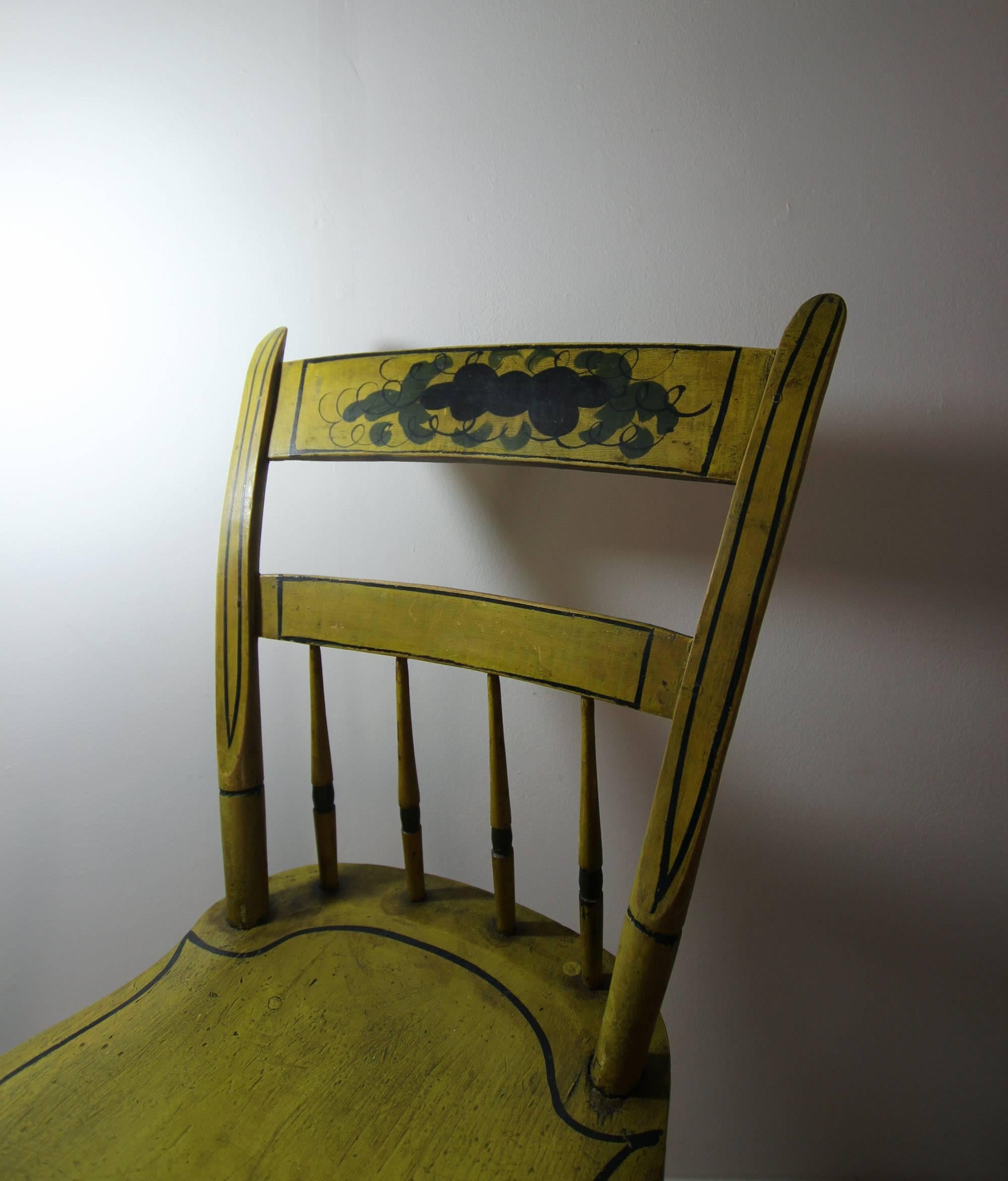 Set of Six Yellow Paint Decorated Chairs, New England, circa 1840 In Excellent Condition For Sale In Philadelphia, PA