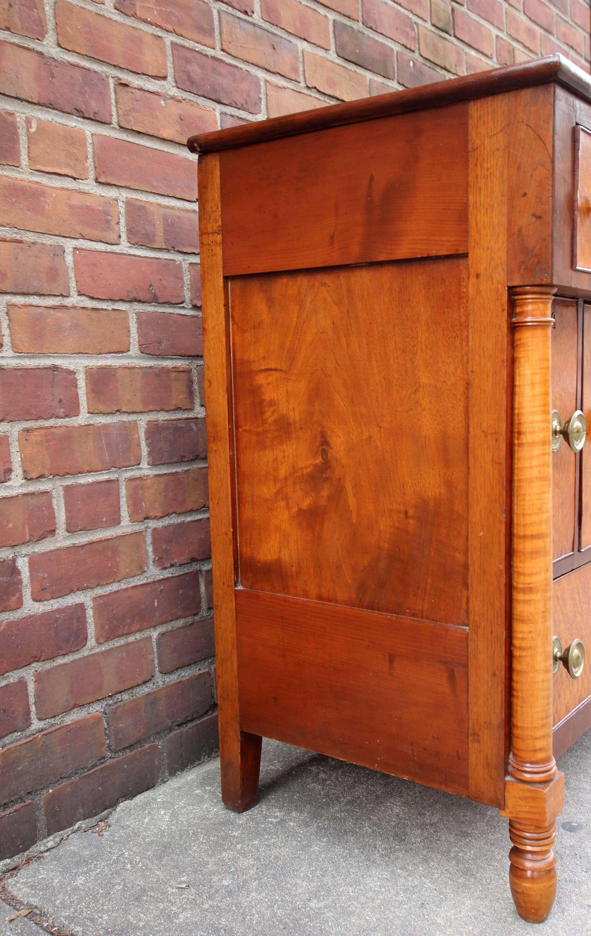 Maple and Mahogany Server or Chest with Bottle Drawers, 19th Century, American In Excellent Condition In Philadelphia, PA