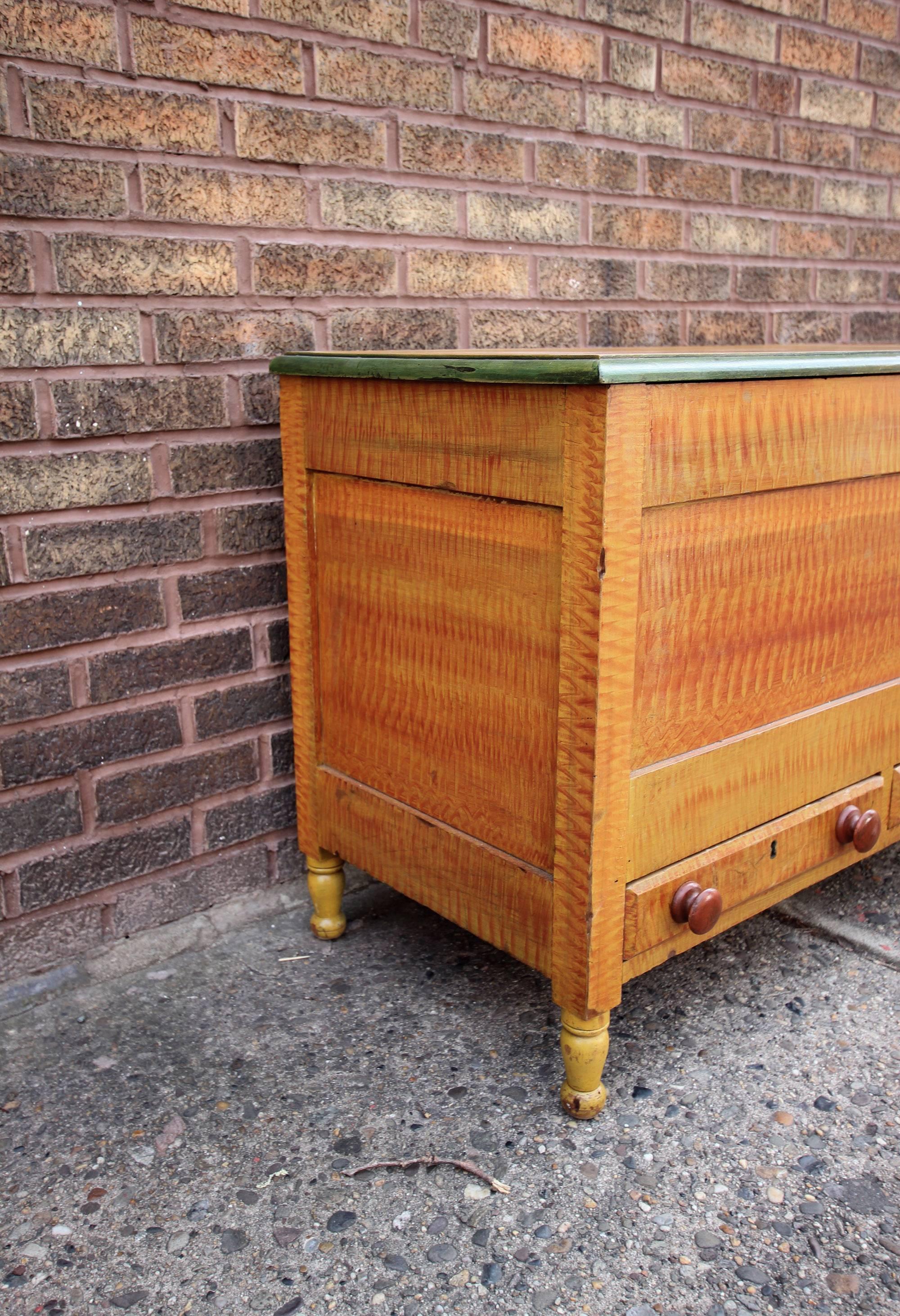 Pennsylvania Grain Painted Blanket Chest with Drawers In Excellent Condition In Philadelphia, PA