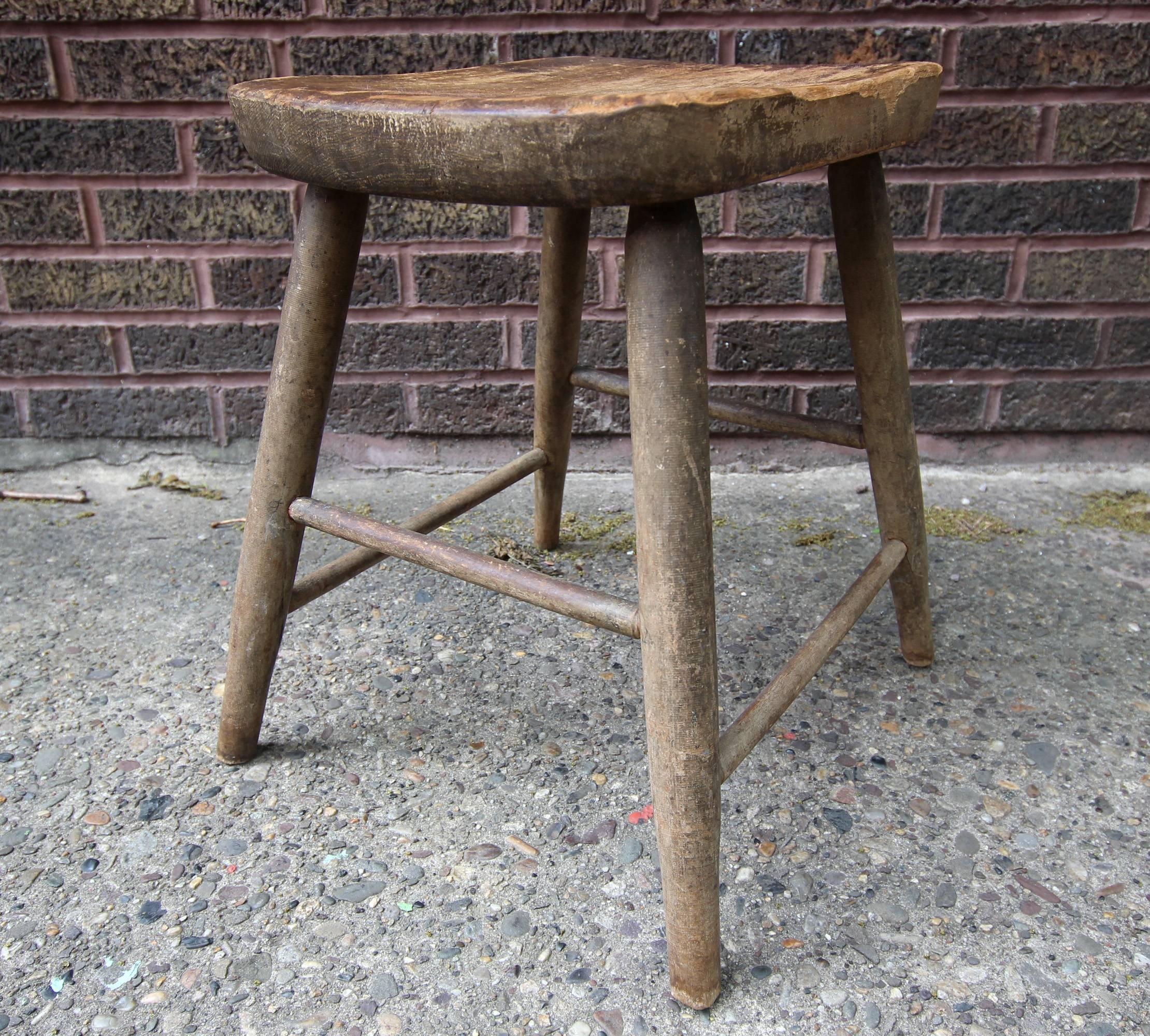 Carved and Turned Windsor Stool In Good Condition For Sale In Philadelphia, PA