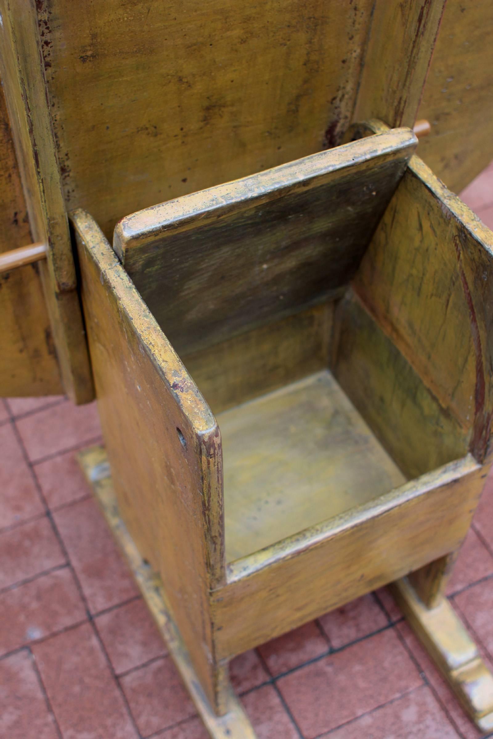 Country Chair Table in Yellow Paint, New England, early 19th century 