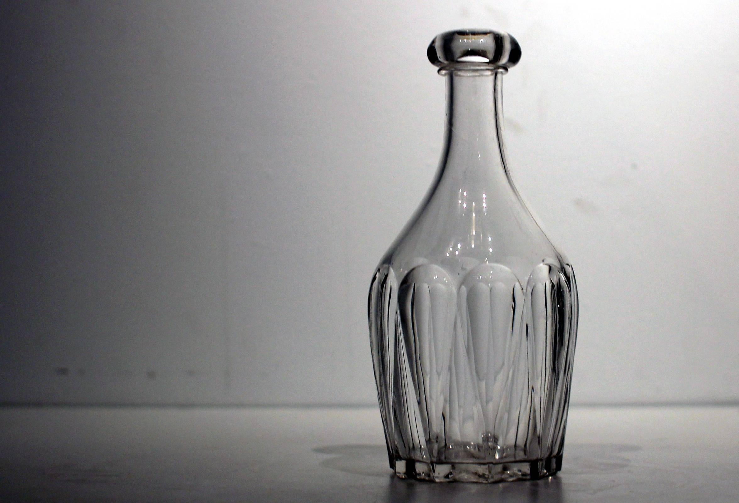 Mid-19th Century Glass Bar Bottle In Excellent Condition For Sale In Philadelphia, PA