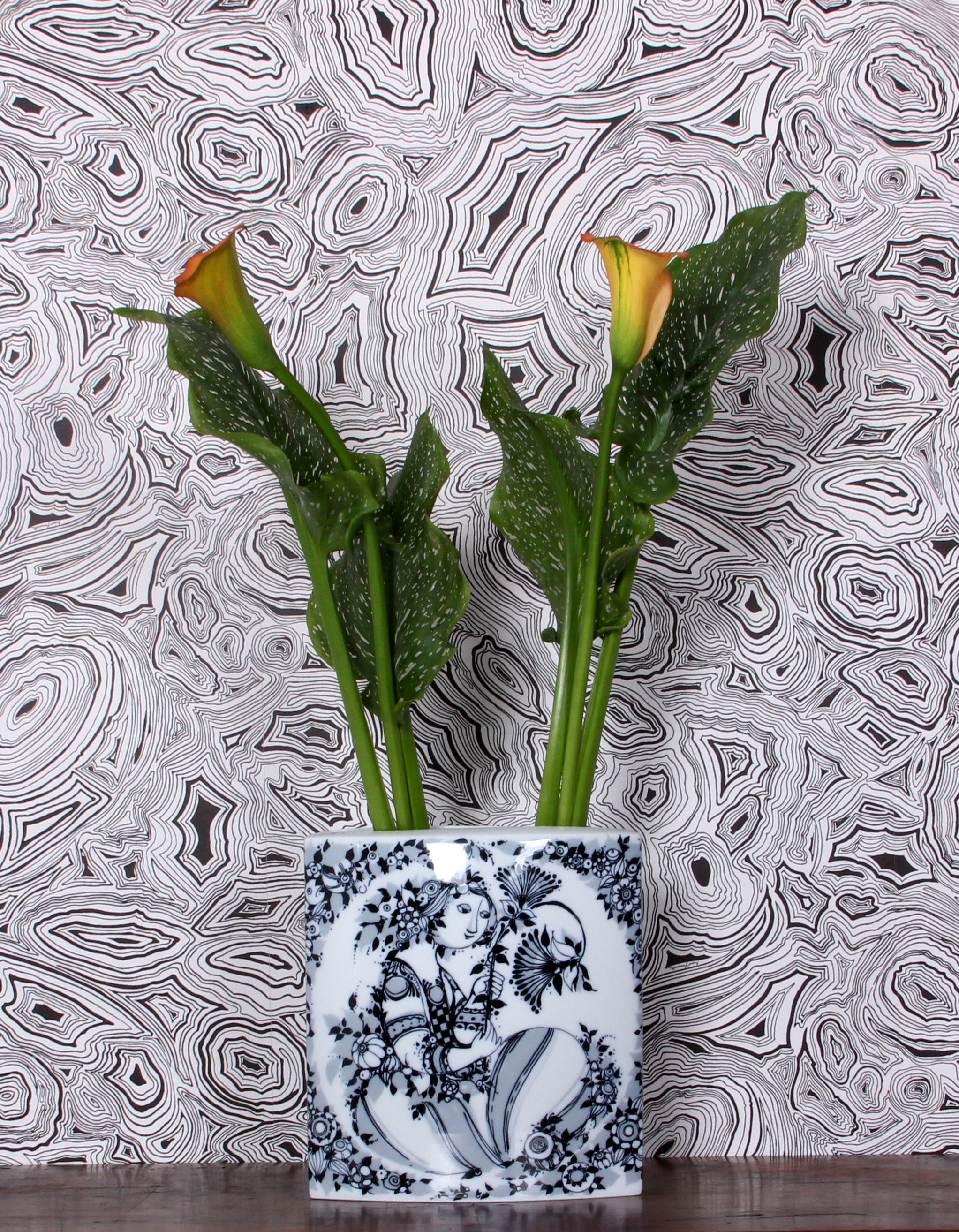 Huge Björn Wiinblad Rosenthal Studio Line Vase mint cond "Mädchen mit Blumen"  For Sale