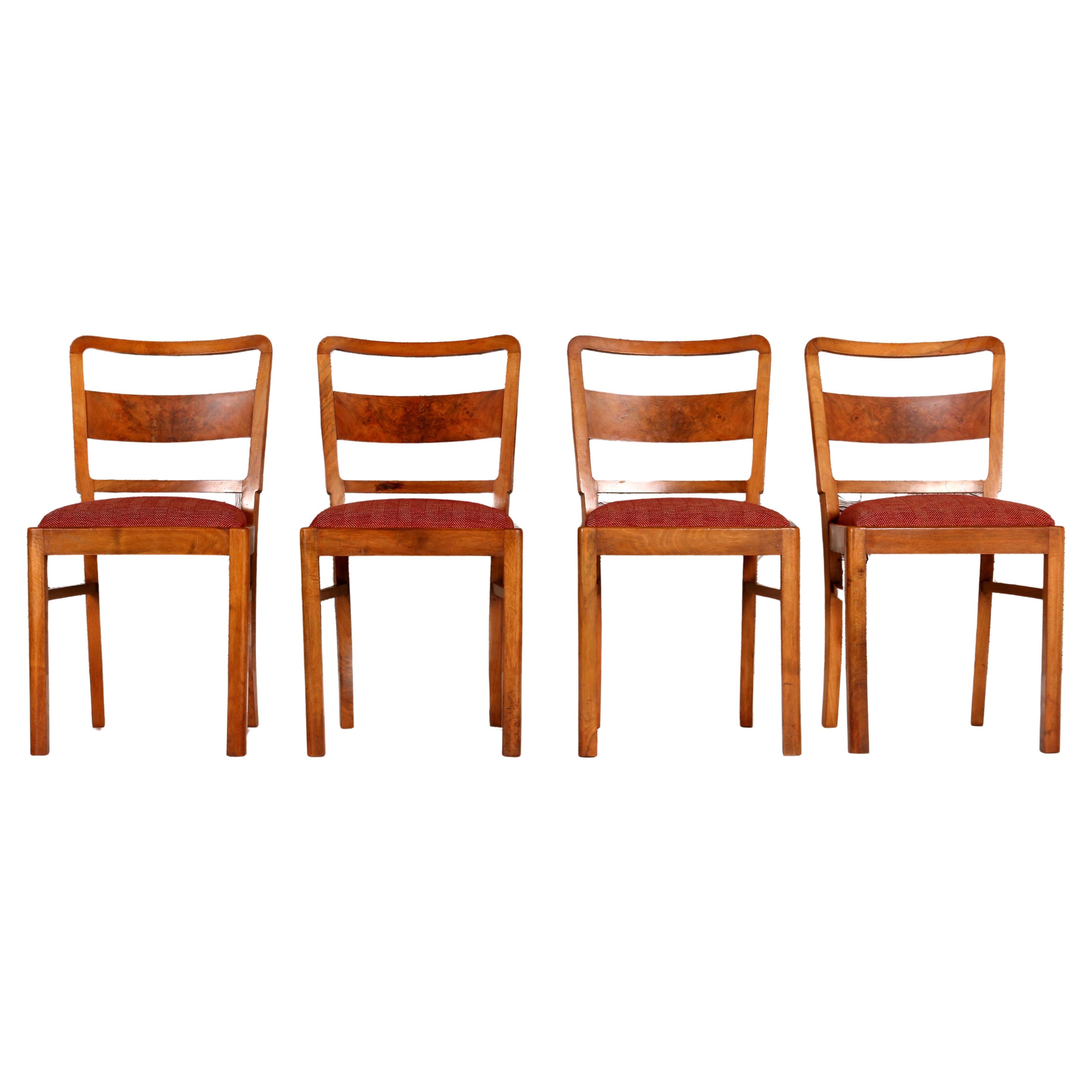 Eine Reihe von vier Stühlen aus Nussbaum und Wurzelholz, neu gepolstert, im Art Deco-Stil im Angebot