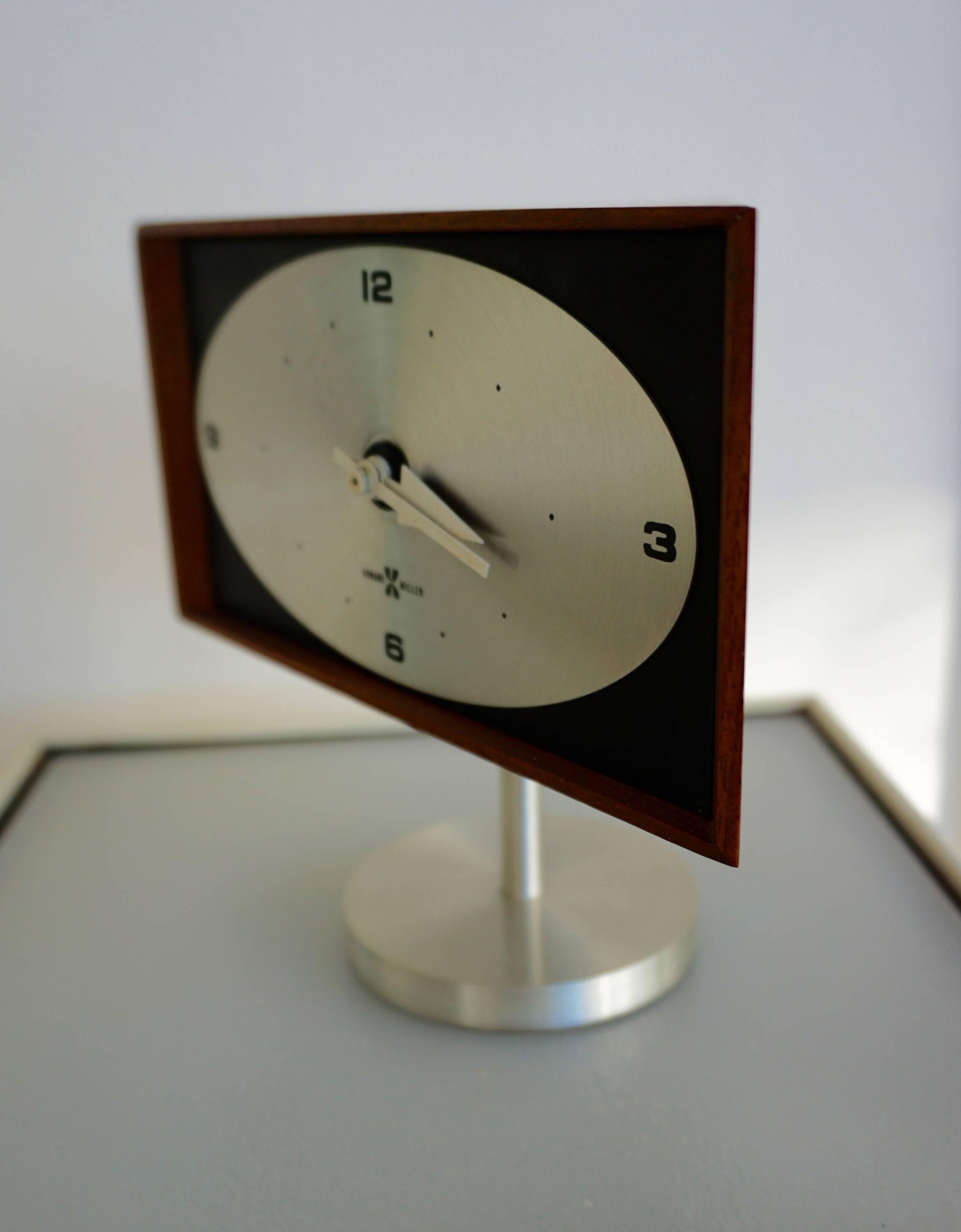Designed for George Nelson Associates by Irving Harper. Battery operated and running perfectly.
Walnut veneered with spun aluminum face and base.