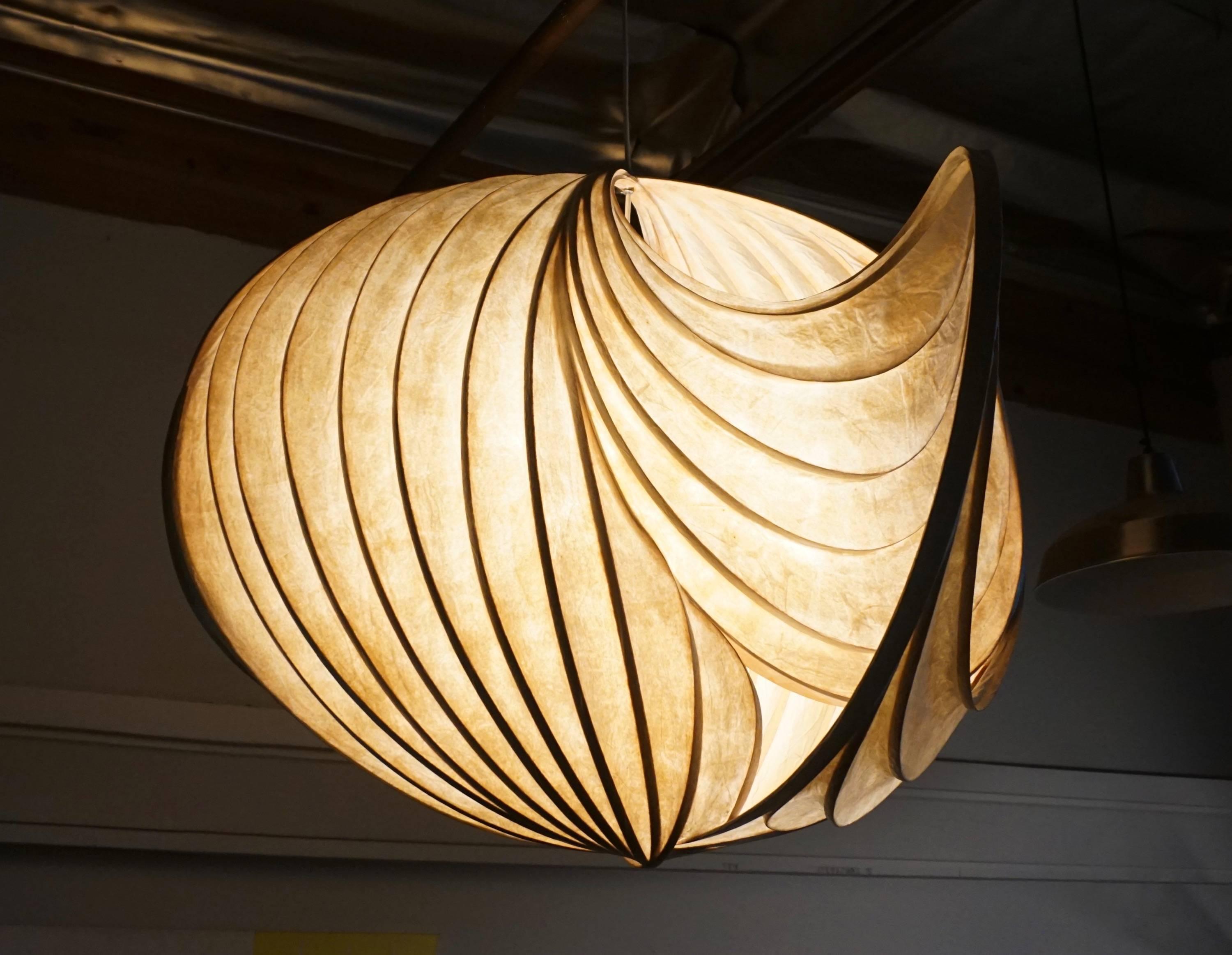 Leslie makes these one of a kind hanging light sculptures out of bentwood and a fiber resin that emulates rice paper.
Signed and dated "William Leslie, 1986".