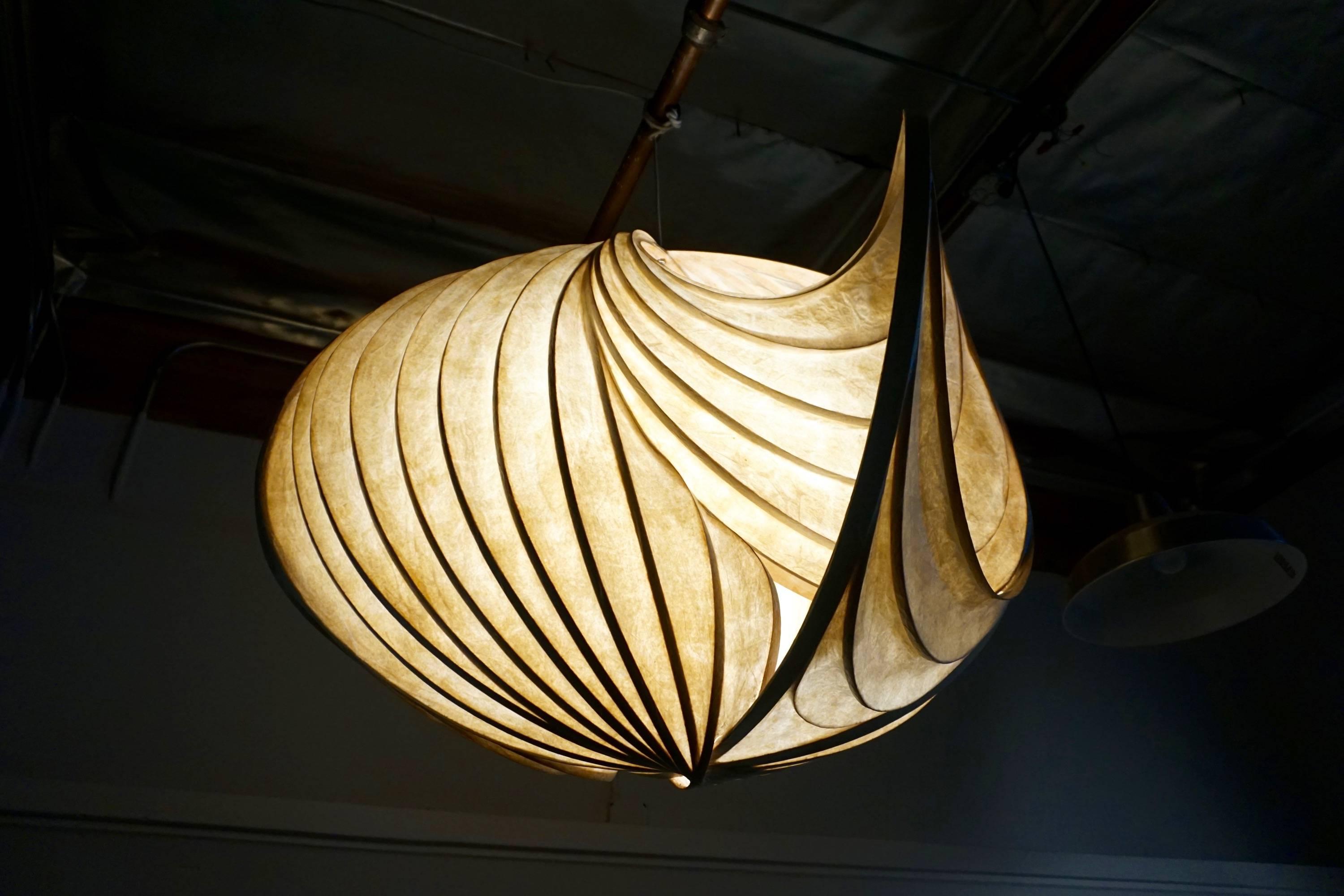 Pendant Light Sculpture by William Leslie In Excellent Condition For Sale In Cathedral City, CA