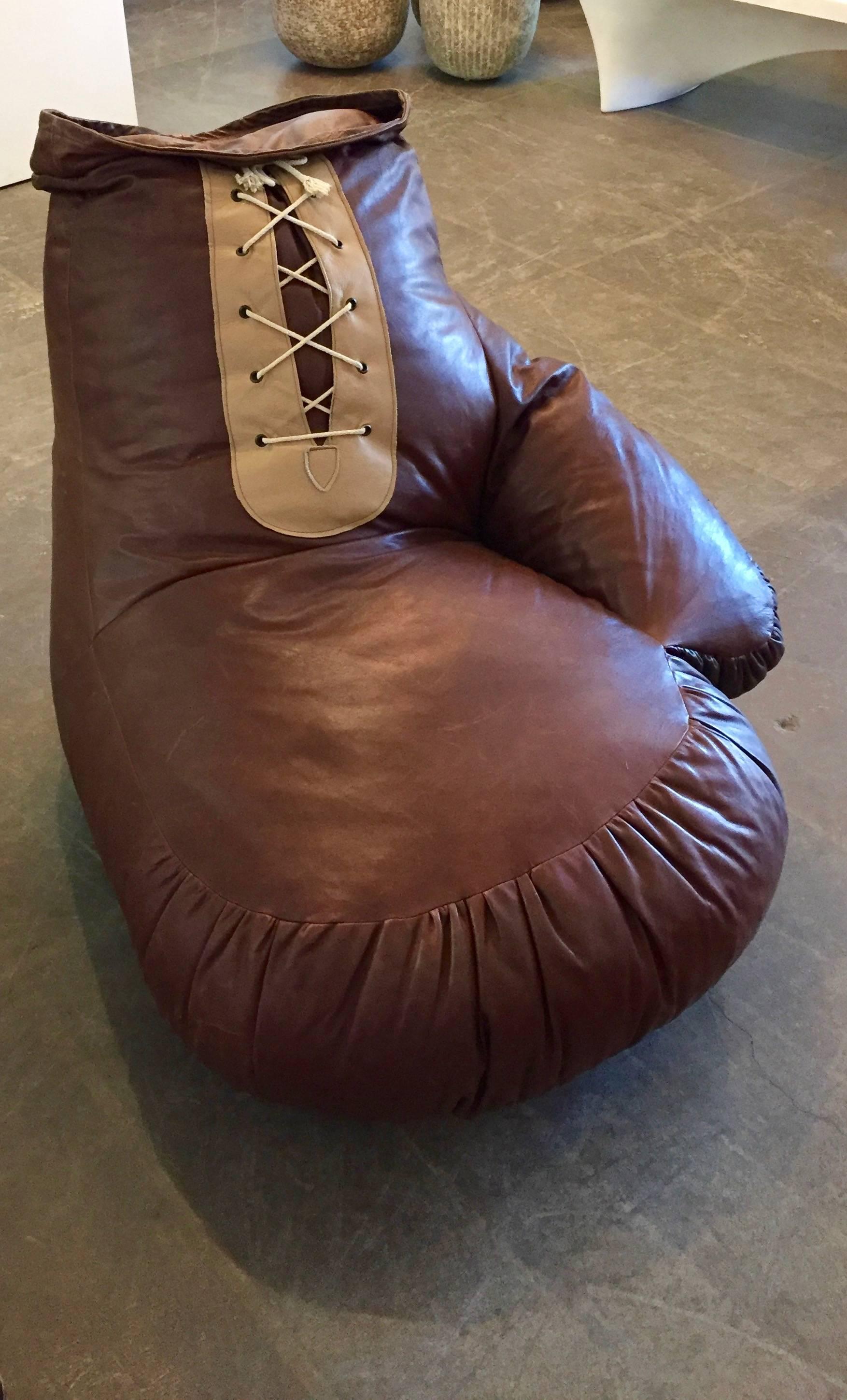 Chaise gant de boxe De Sede 1