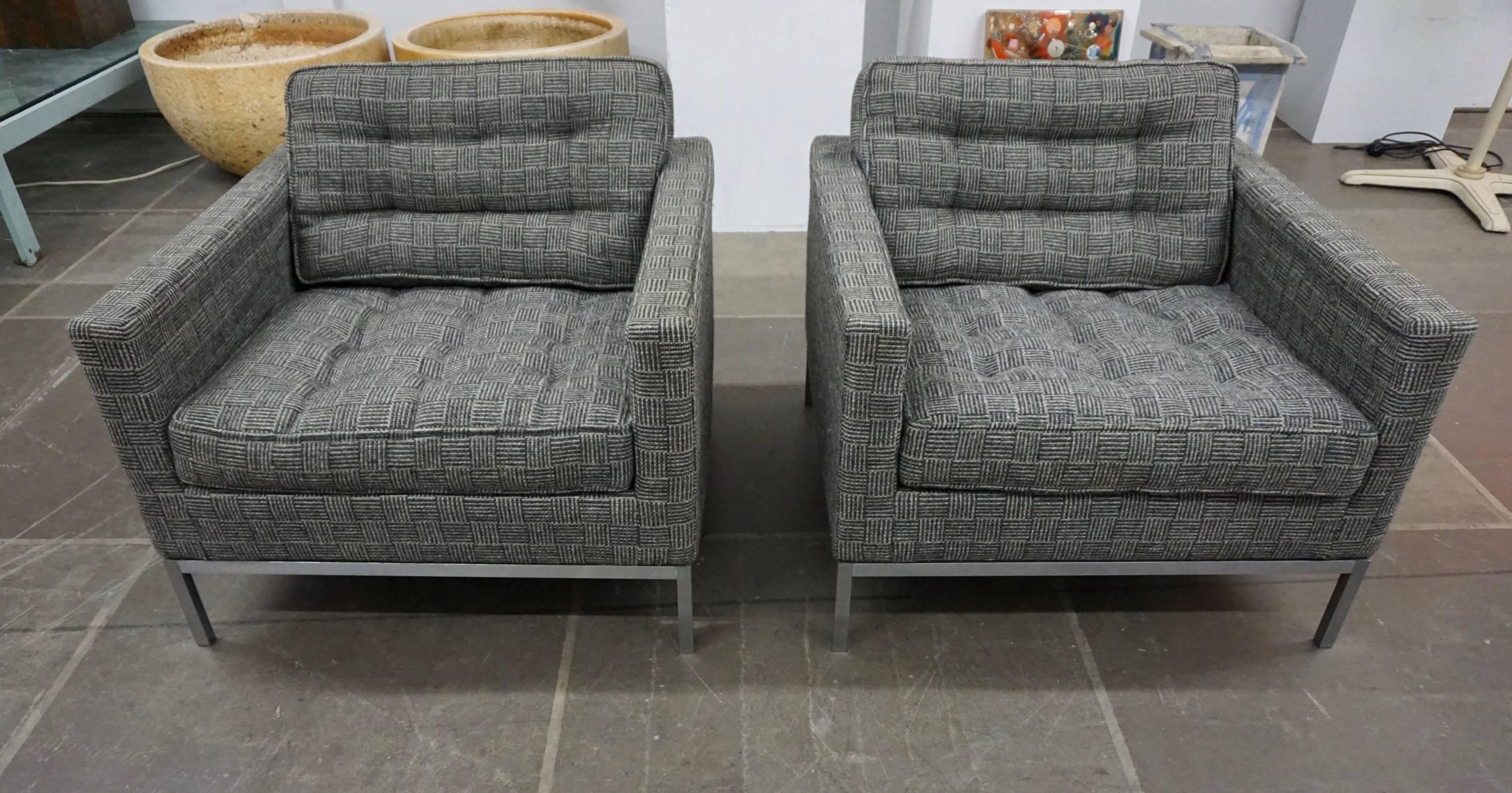 Pair of Knoll Lounge Chairs 3