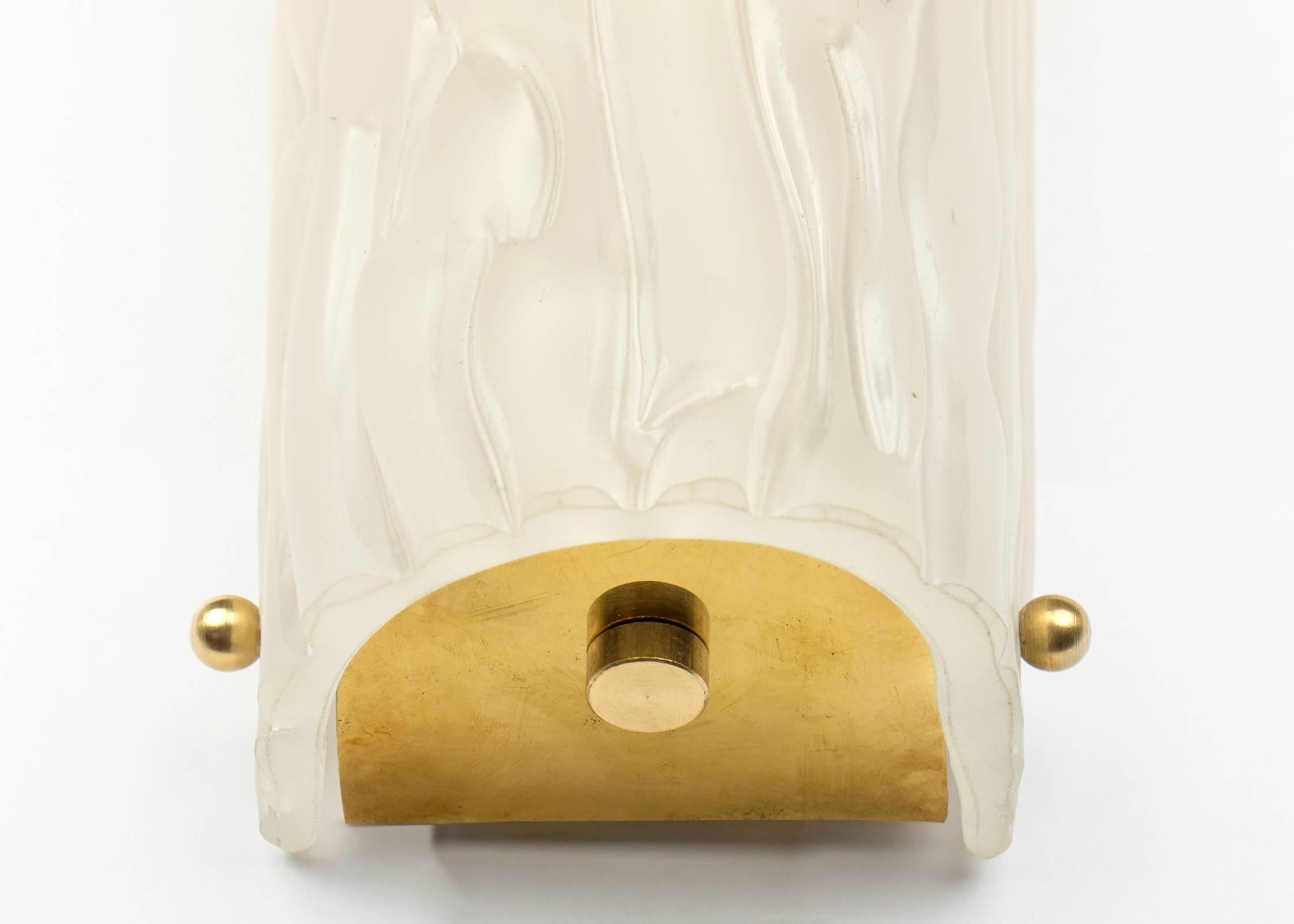 Art Deco Murano Textured Glass and Brass Sconces For Sale 2