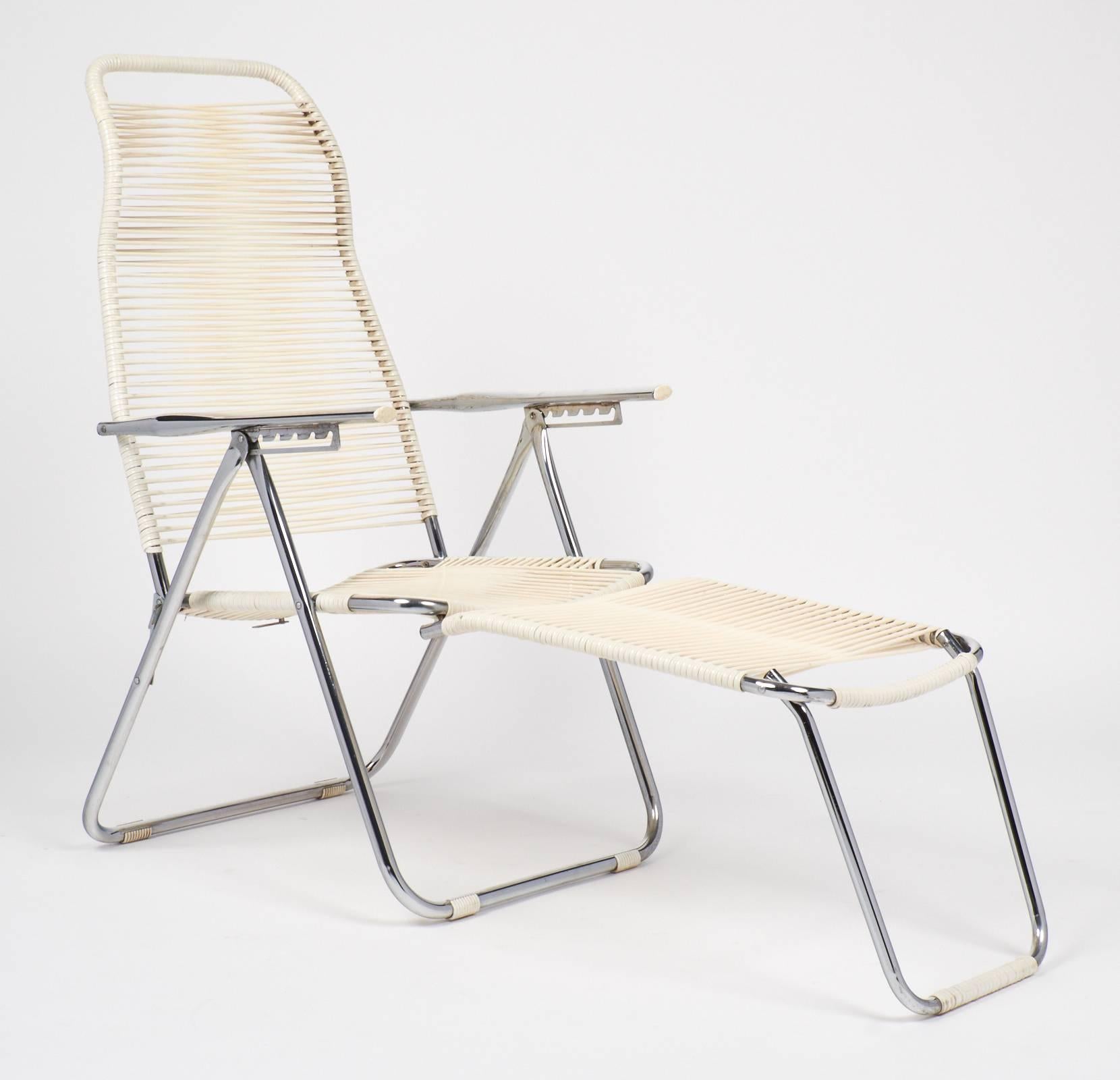 Ein Paar verstellbare französische Vintage-Chaises Longues 